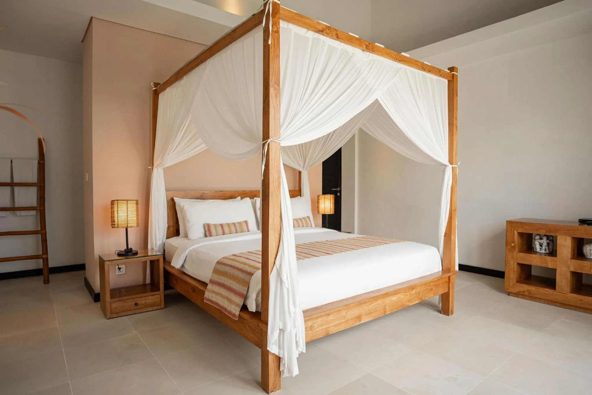 Bed in Echo Beach Duo