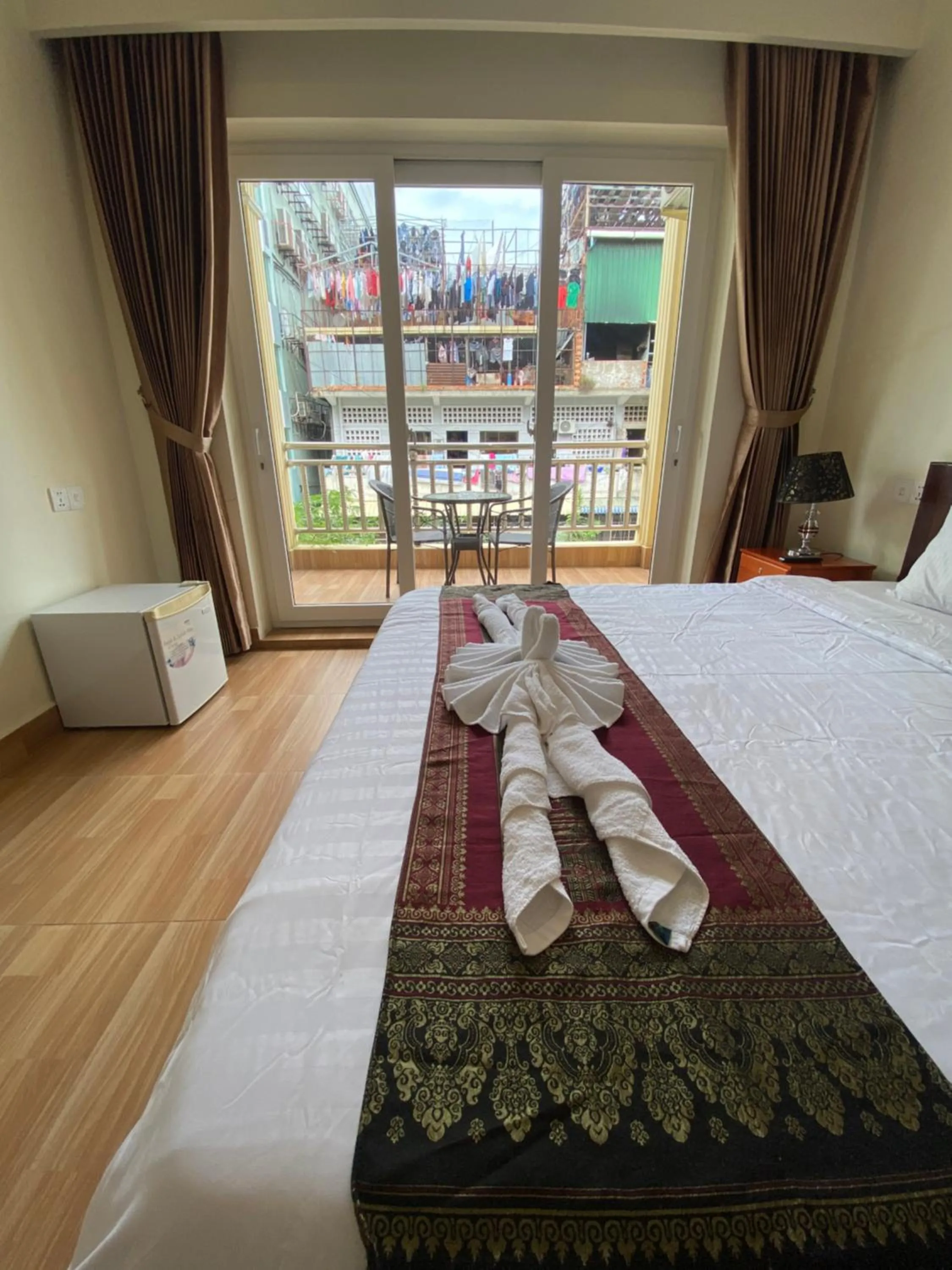 Bedroom, Bed in Phnom Penh Le Vincent Hotel