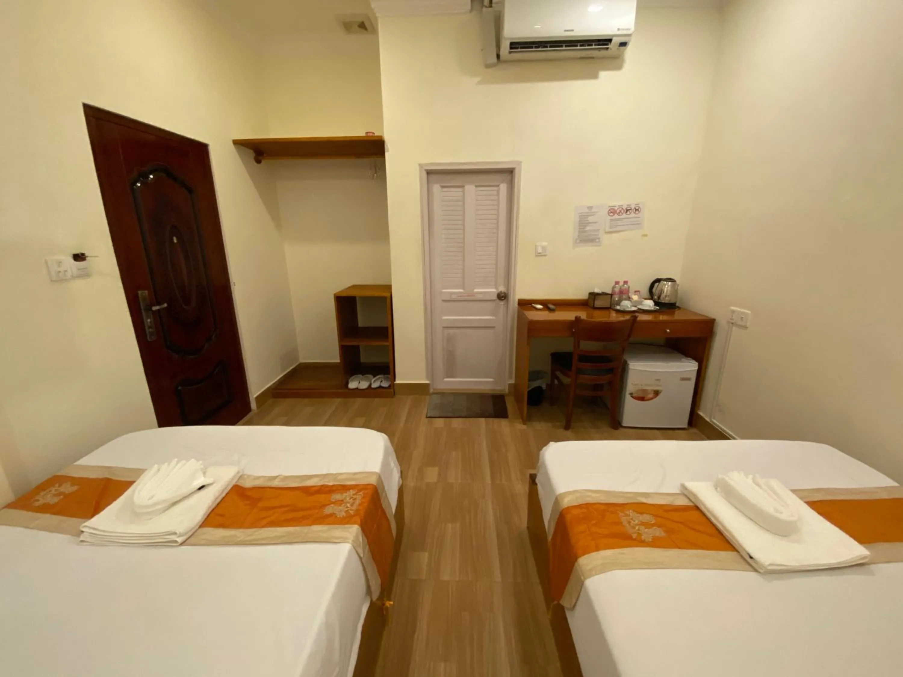 Photo of the whole room, Bed in Phnom Penh Le Vincent Hotel