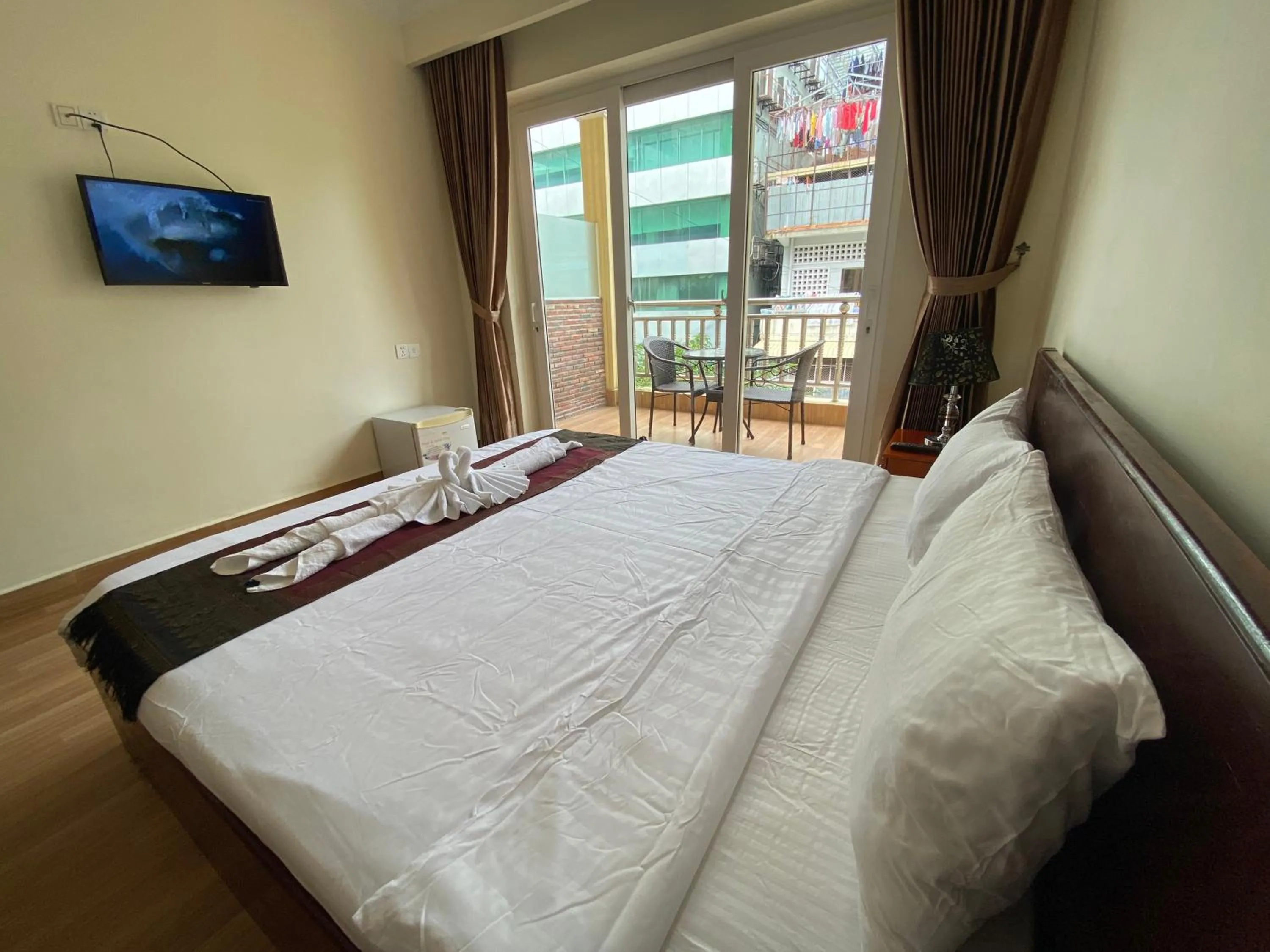 Photo of the whole room, Bed in Phnom Penh Le Vincent Hotel