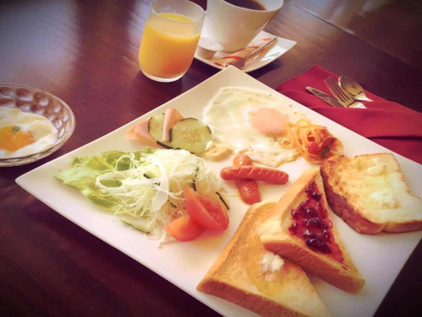 American breakfast in Nangoku Lodge Booya