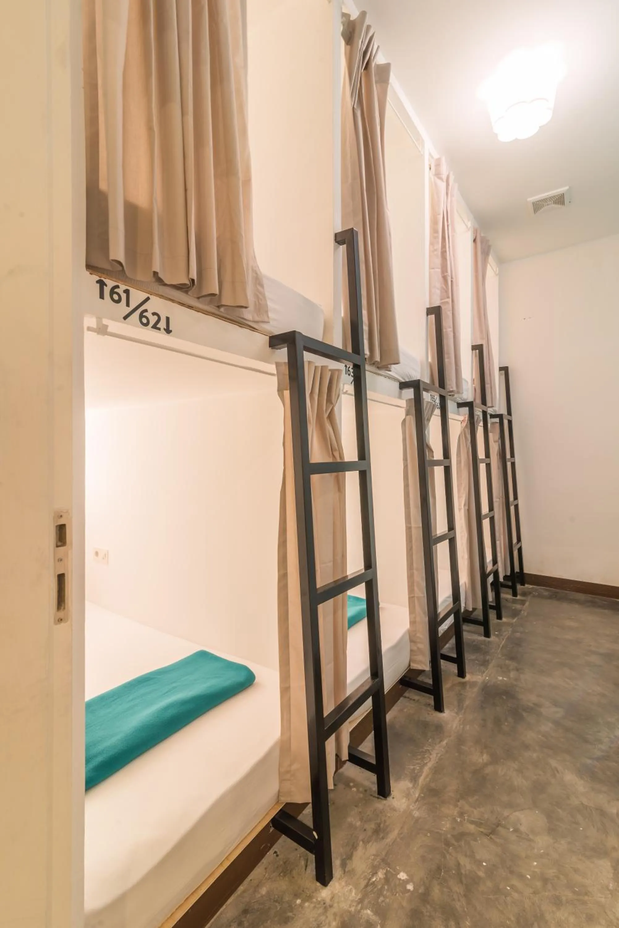 bunk bed, Bed in Wonderloft Hostel Kota Tua