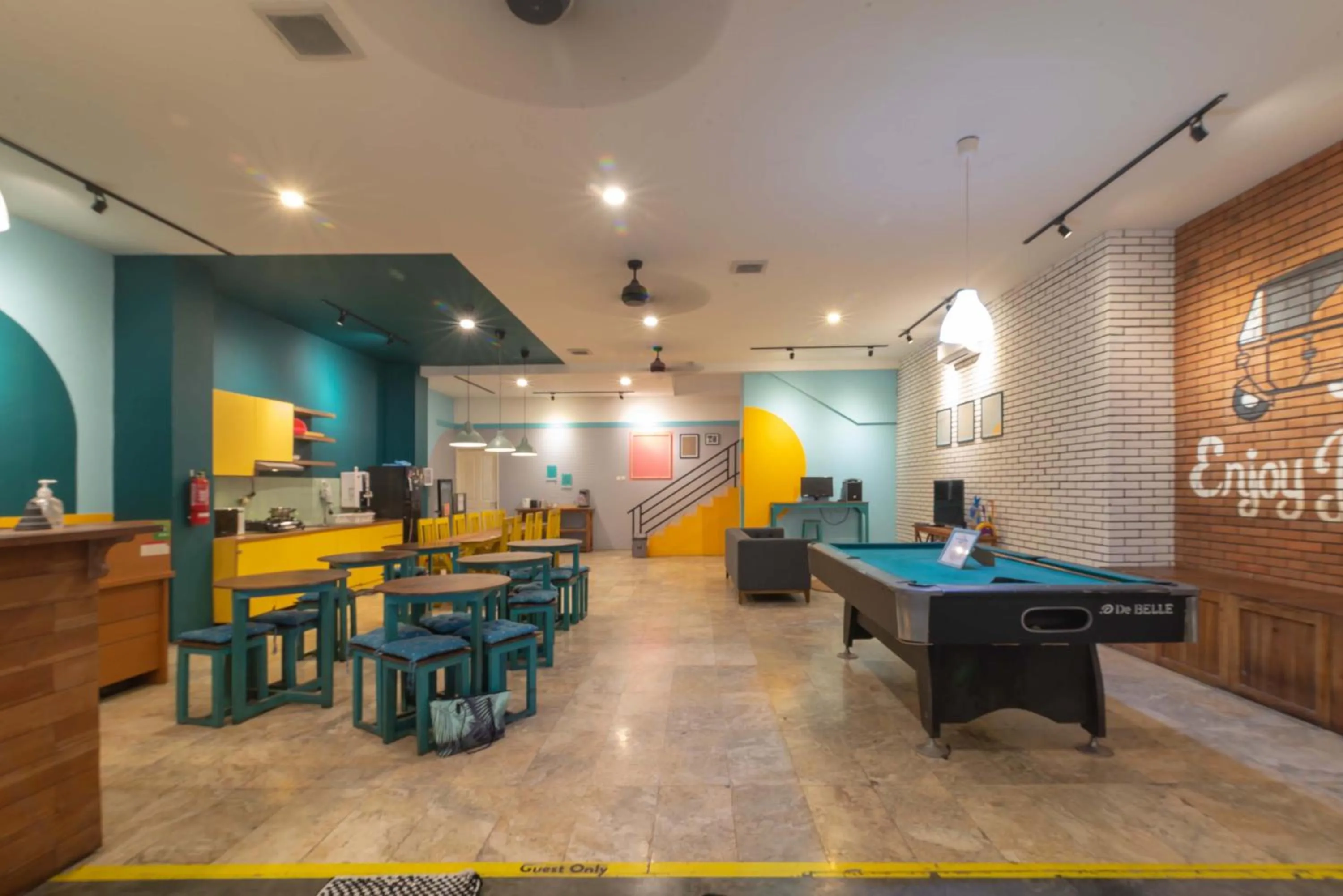 Billiard in Wonderloft Hostel Kota Tua