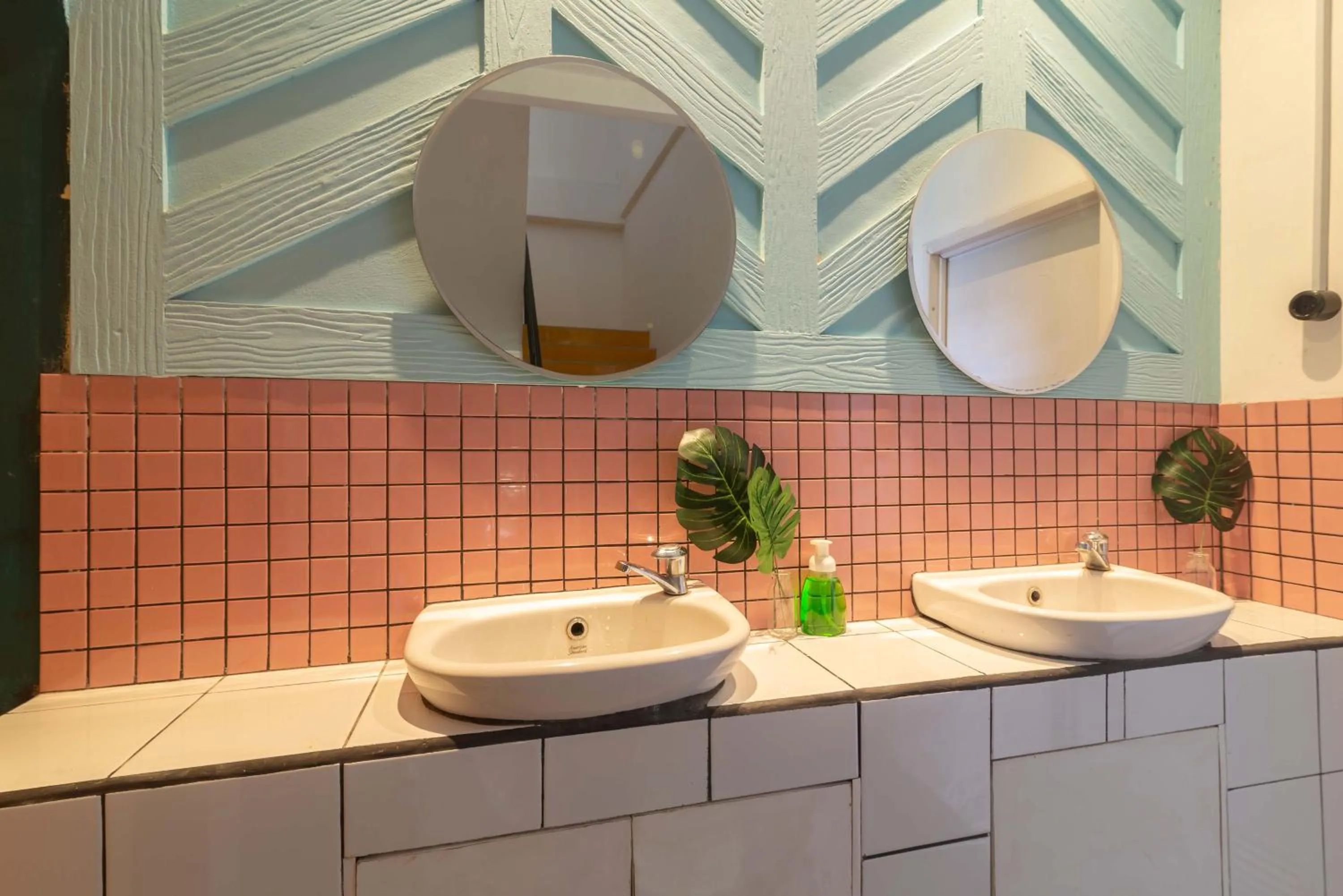 Bathroom in Wonderloft Hostel Kota Tua