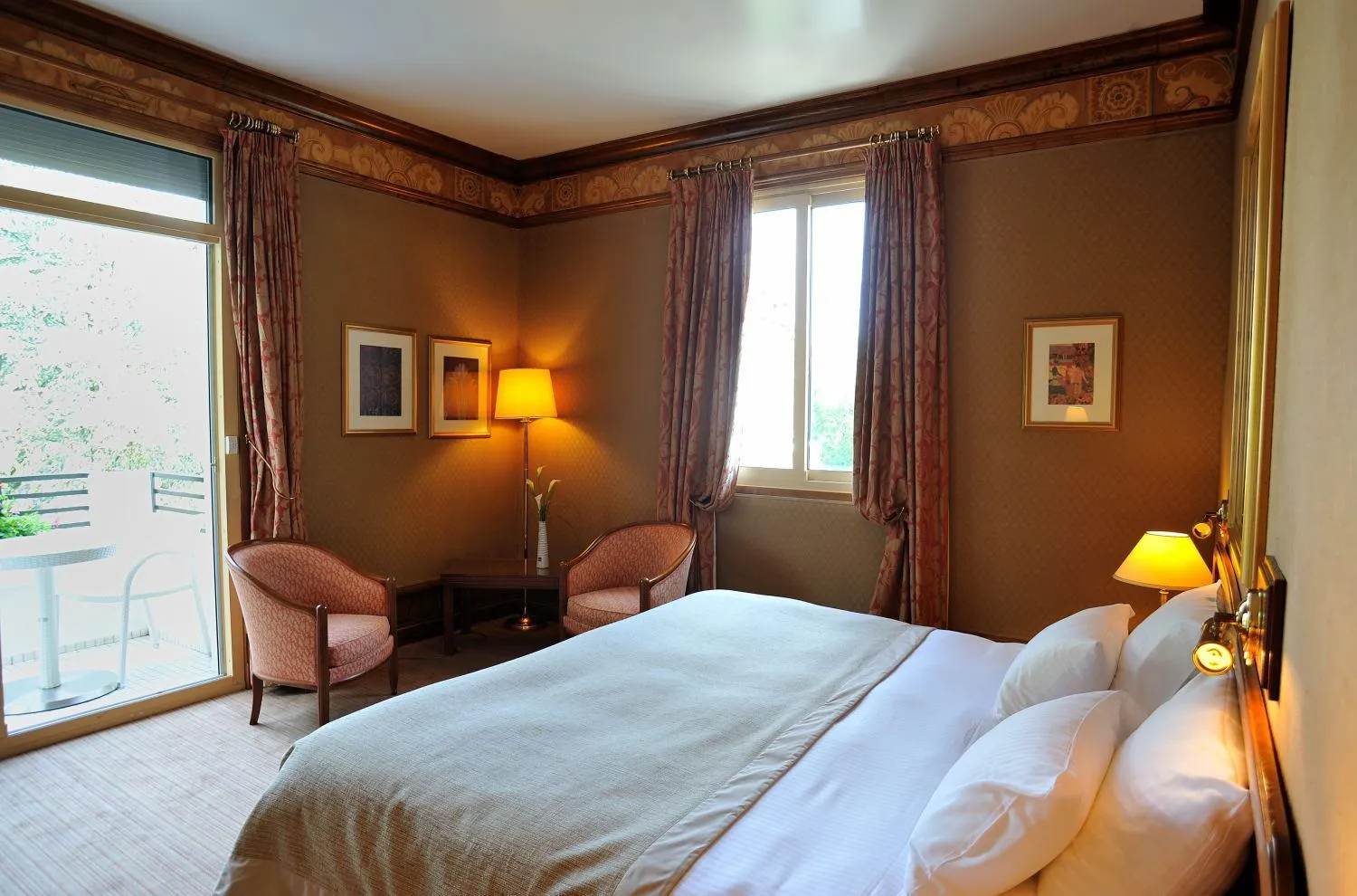 Bedroom, Bed in Le Grand Hôtel - Domaine De Divonne