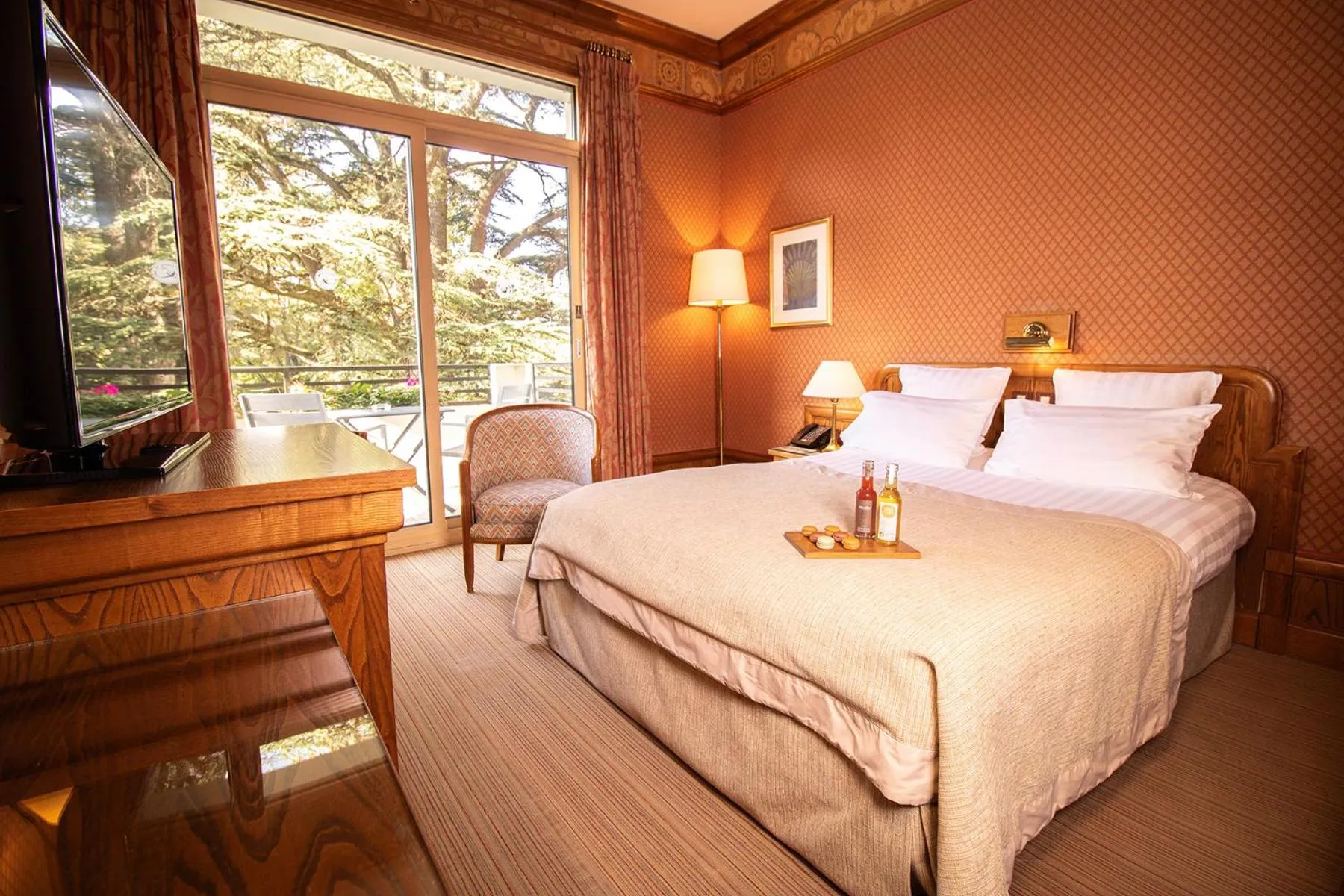 Bedroom, Bed in Le Grand Hôtel - Domaine De Divonne