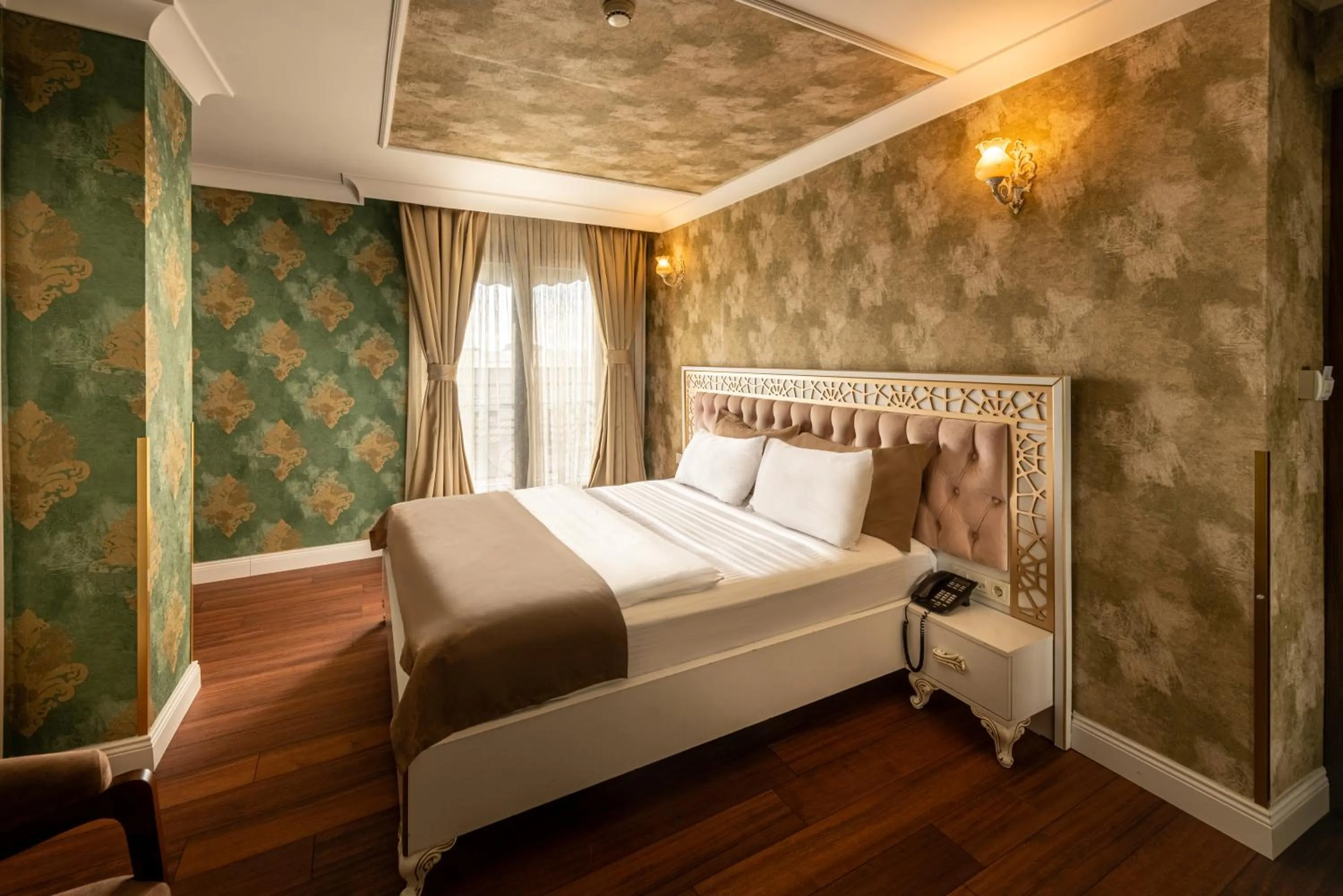 Bed in Golden Dream Otel