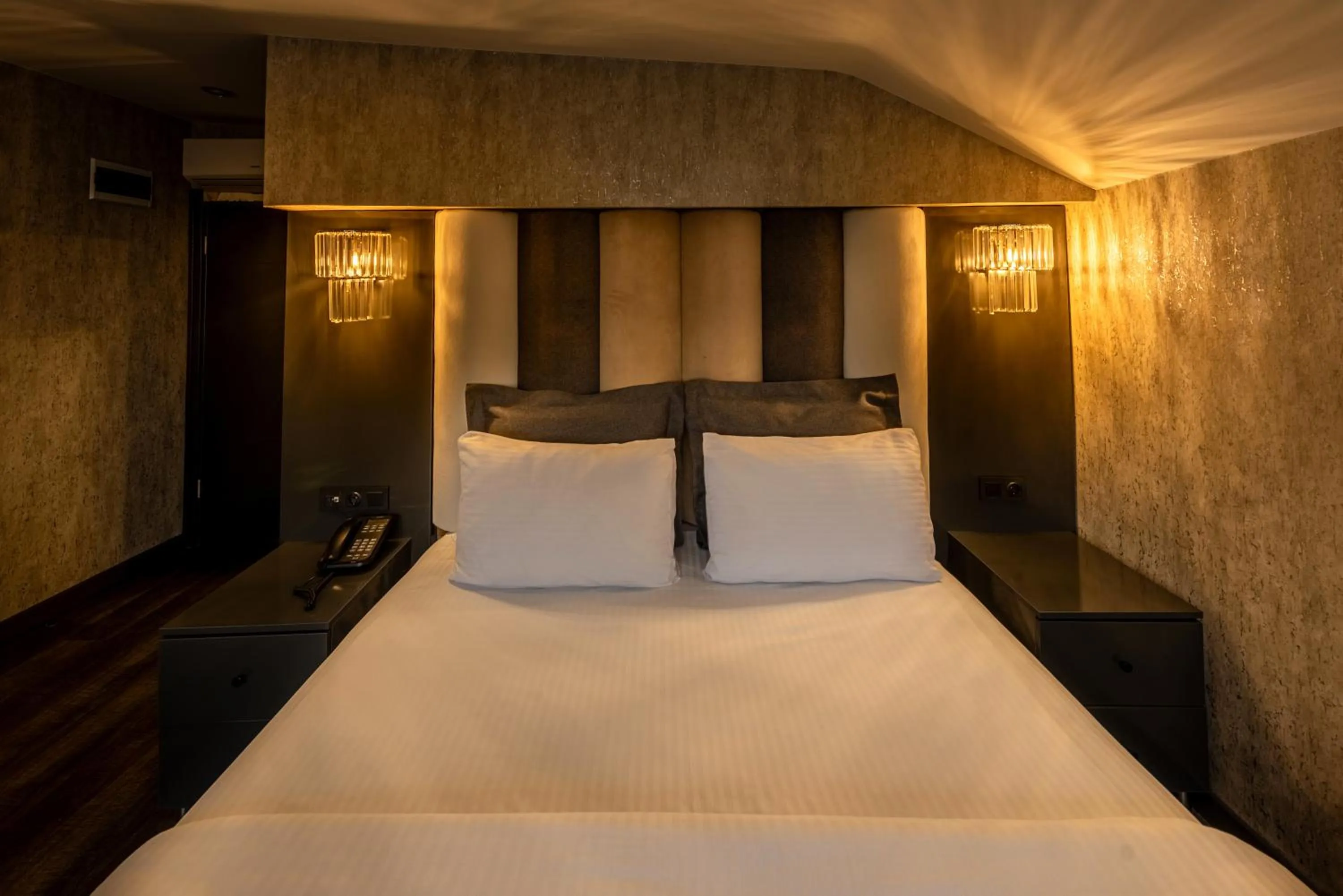 Bed in Golden Dream Otel