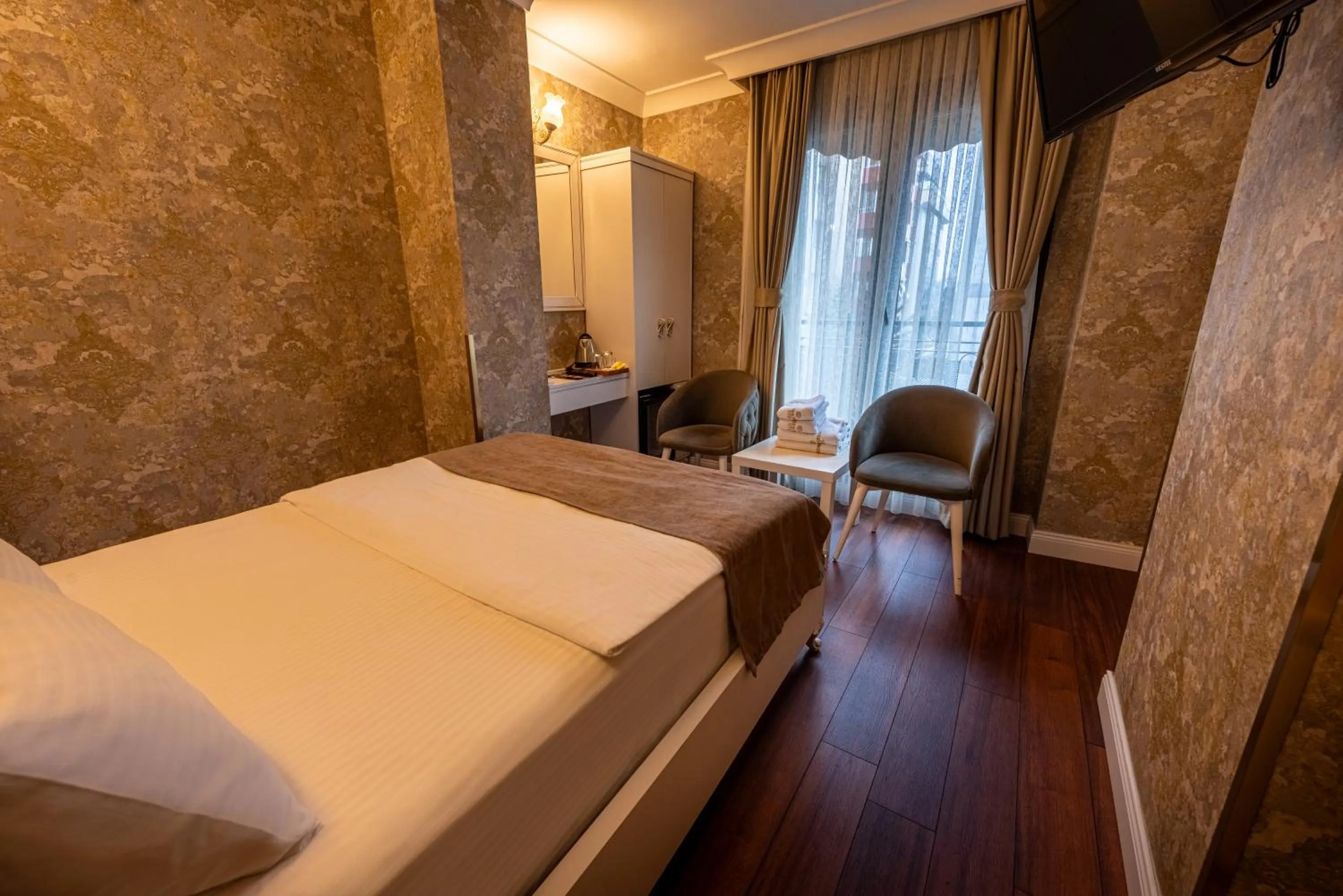 Bed in Golden Dream Otel