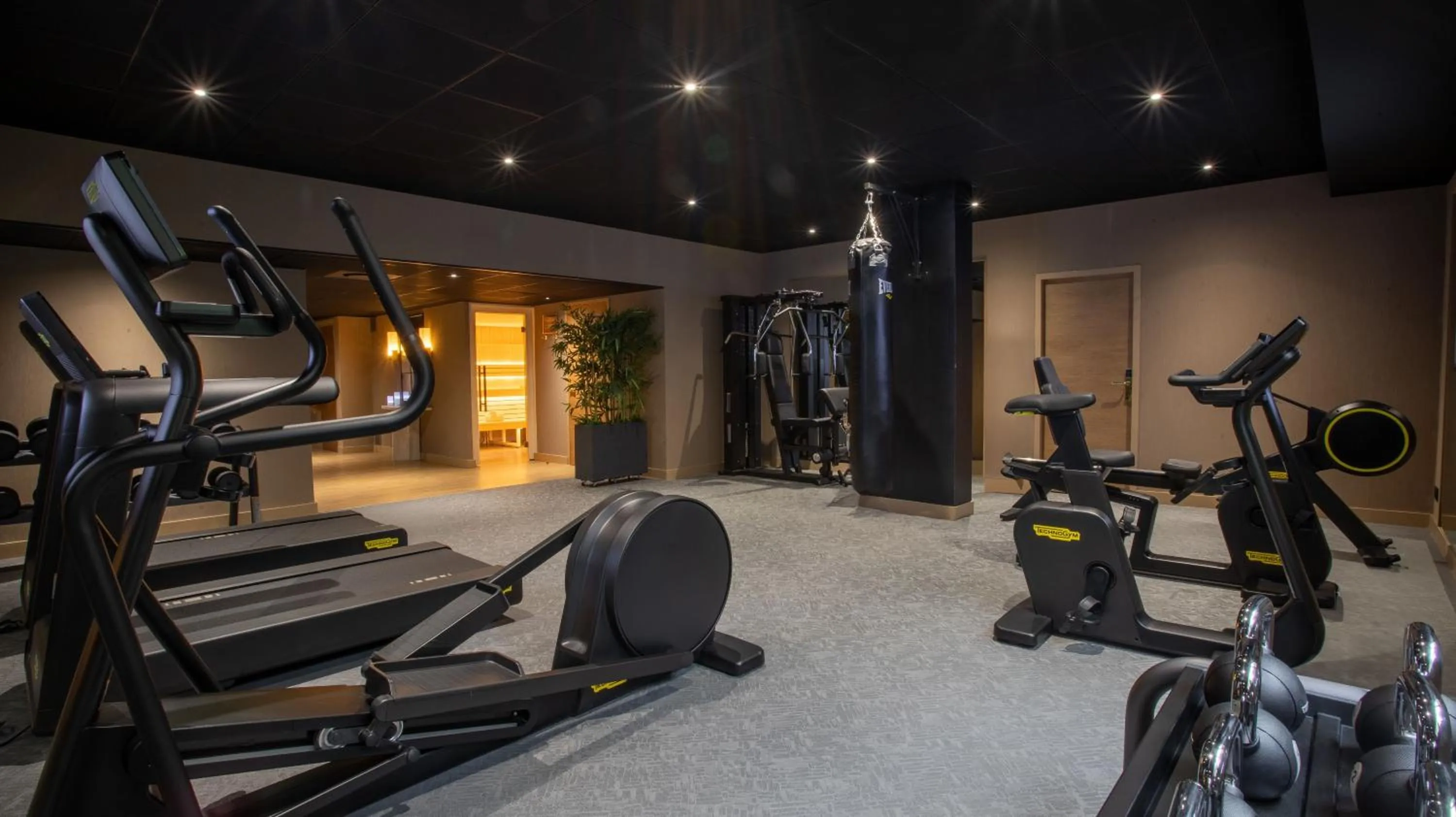 Fitness centre/facilities in Warwick Reine Astrid - Lyon