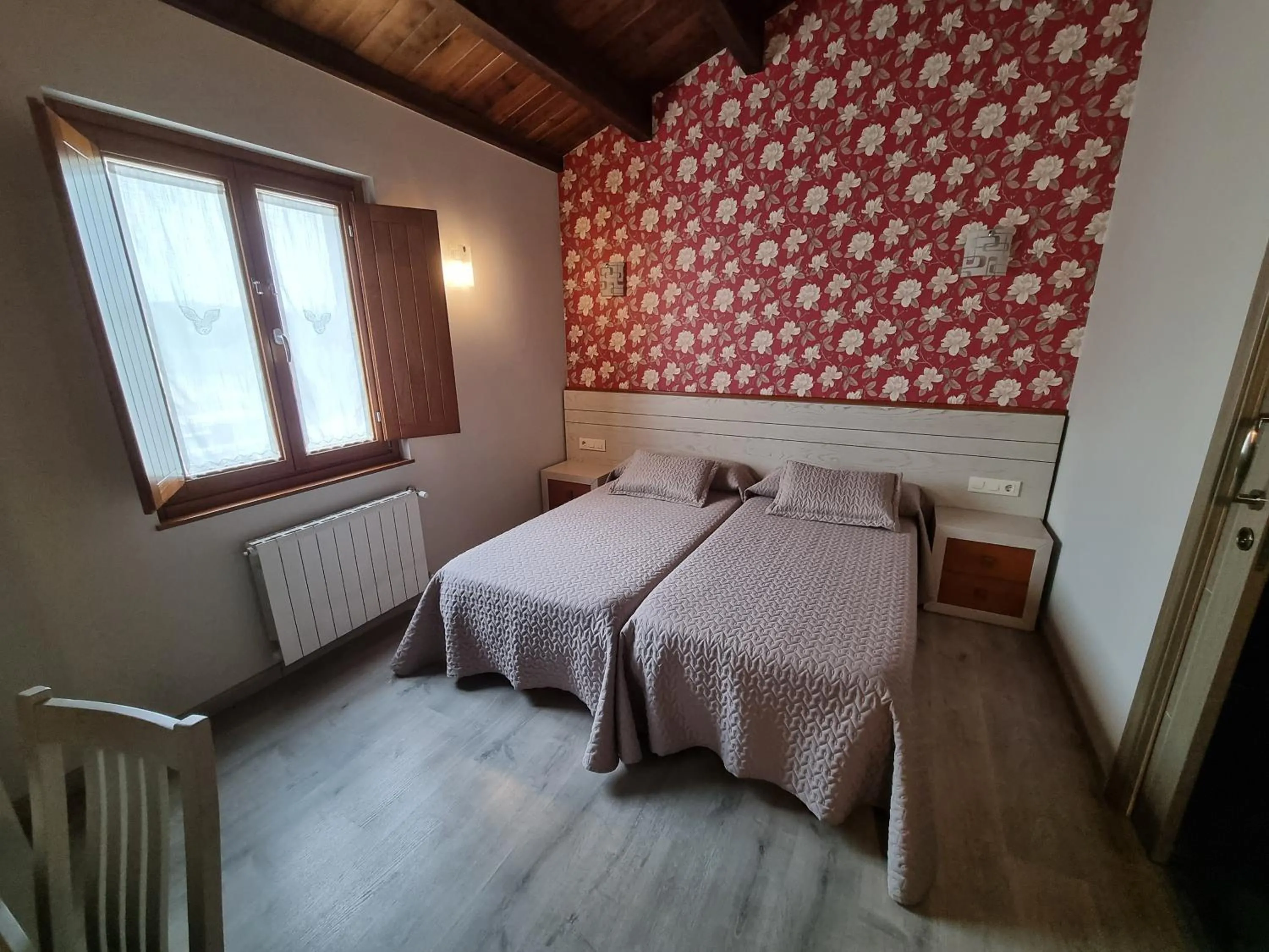 Standard Twin Room with Garden View in Pensión Ribadiso