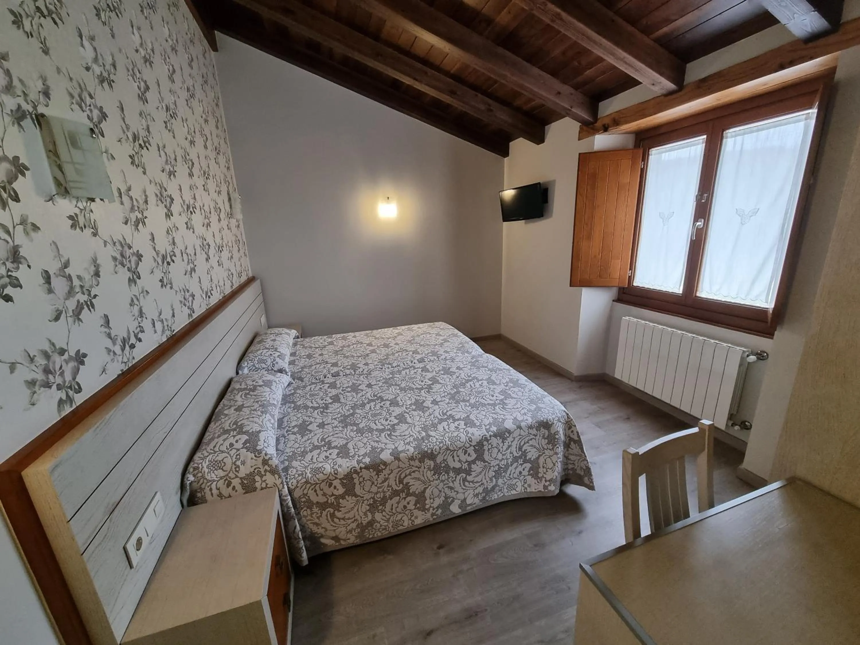 Twin Room with Private Bathroom in Pensión Ribadiso