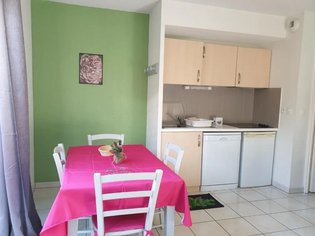 Kitchen or kitchenette in Laouchet Le Hameau des Grands Lacs