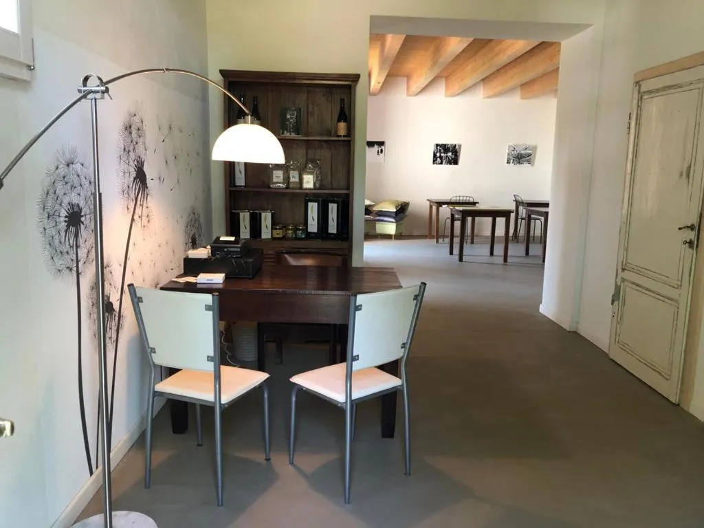 Restaurant/places to eat in BB Gli Aristogatti