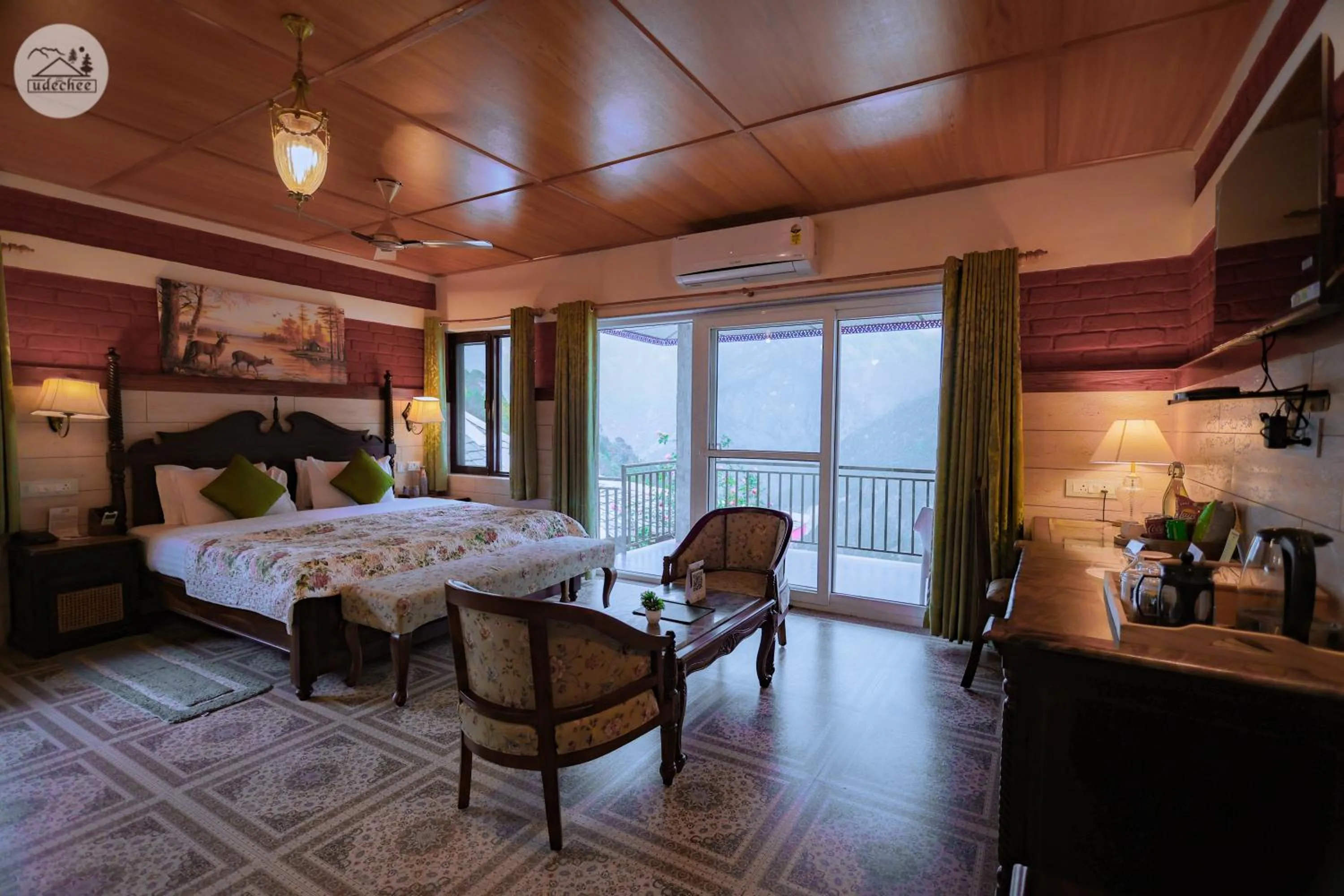 Bed in Hotel Udechee Huts, McLeod Ganj