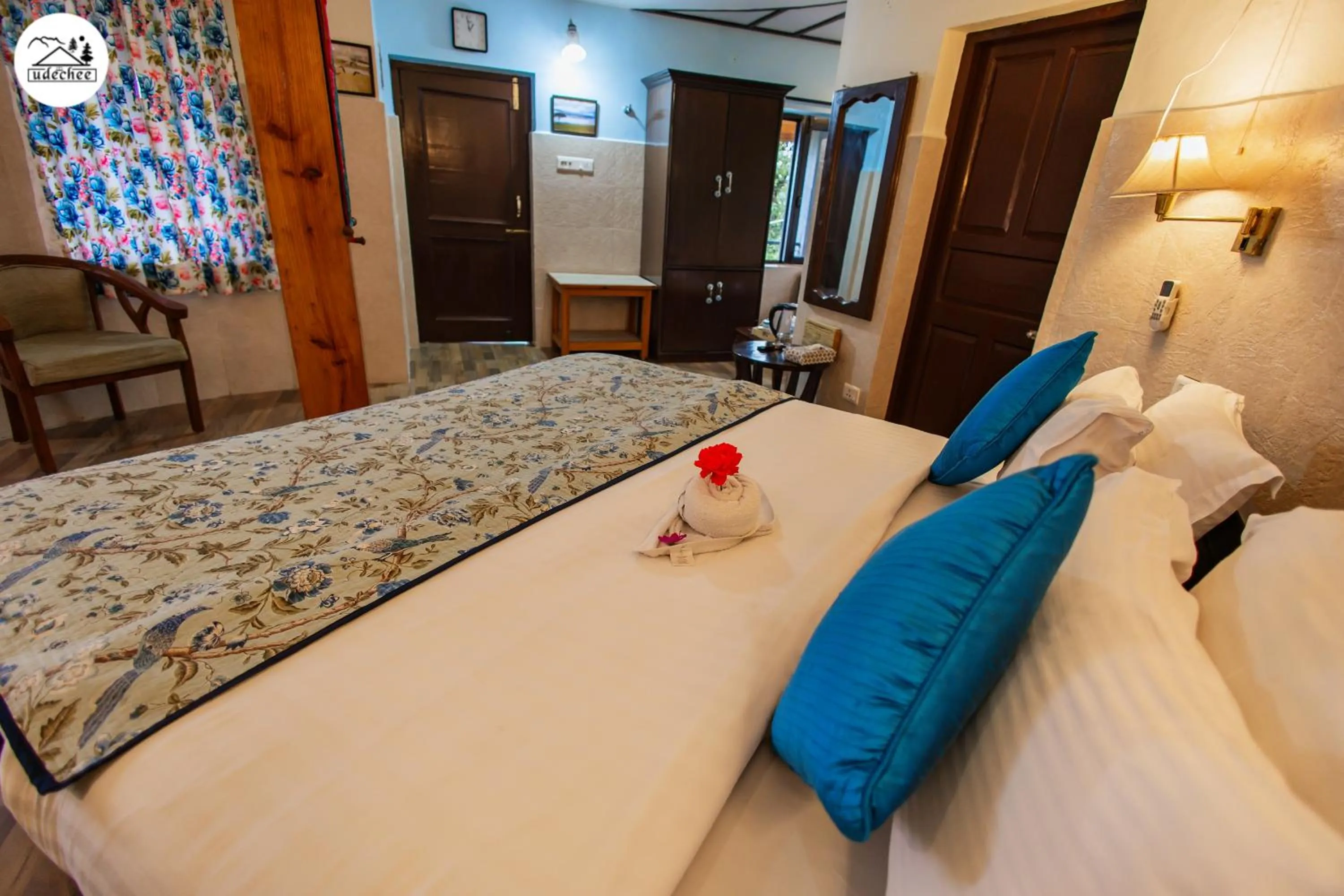 Bed in Hotel Udechee Huts, McLeod Ganj