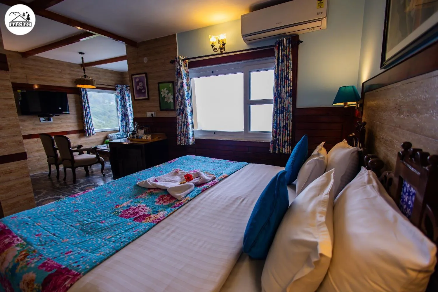 Bed in Hotel Udechee Huts, McLeod Ganj