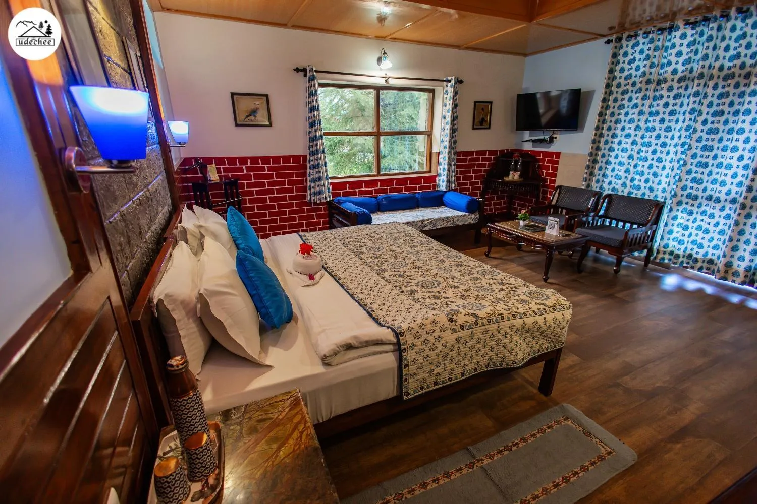 Bed in Hotel Udechee Huts, McLeod Ganj