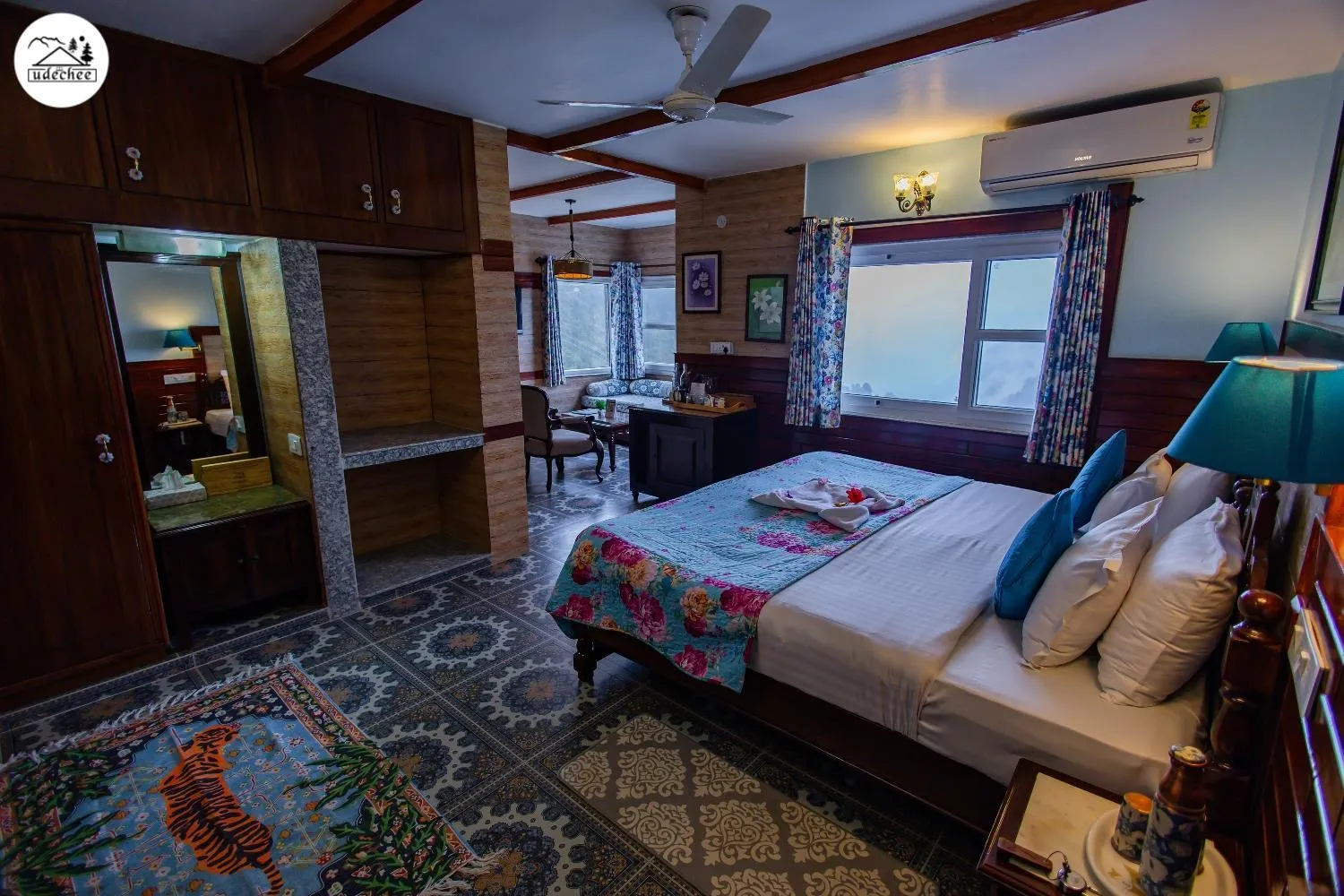 Bed in Hotel Udechee Huts, McLeod Ganj