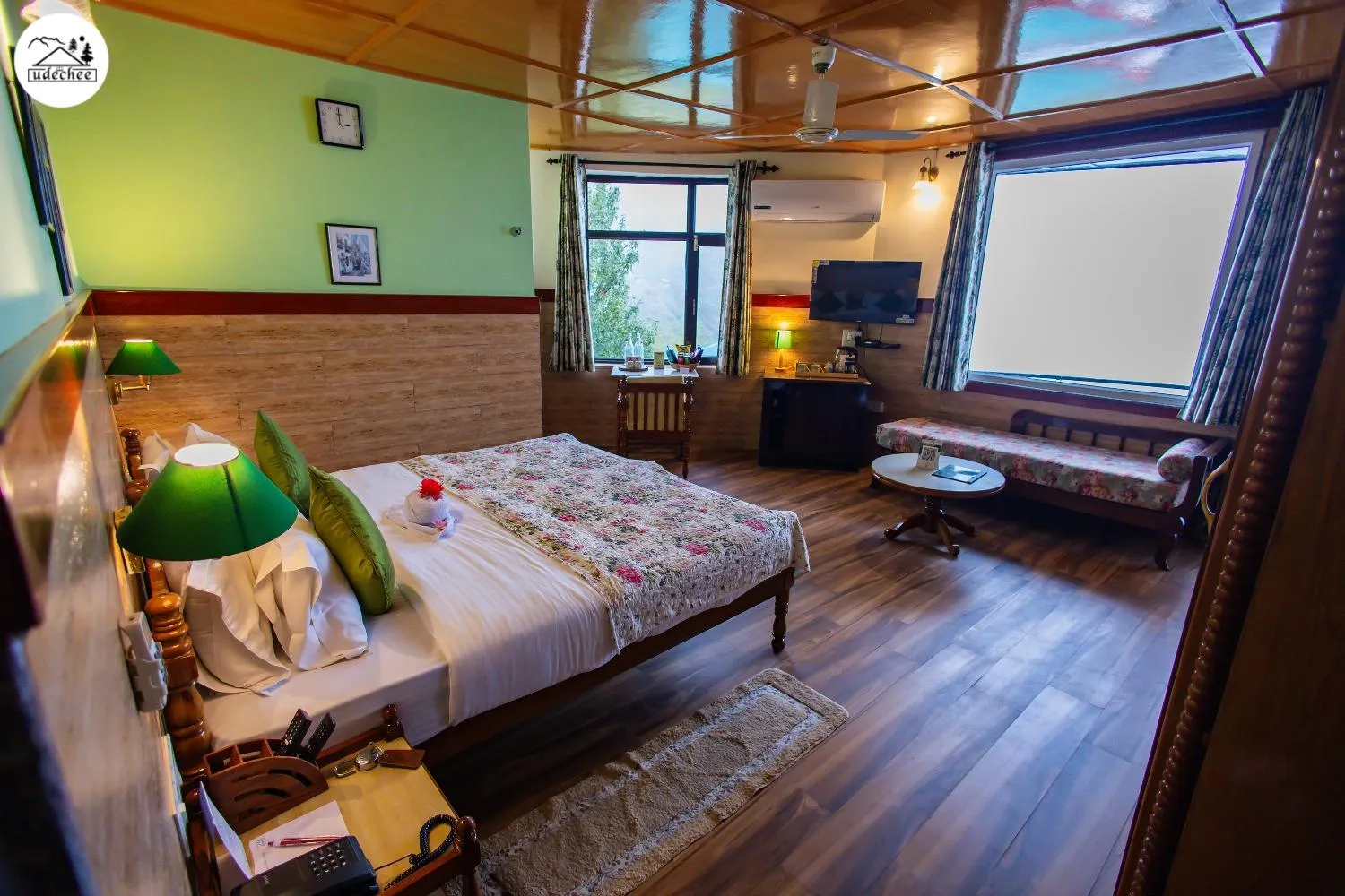 Bed in Hotel Udechee Huts, McLeod Ganj