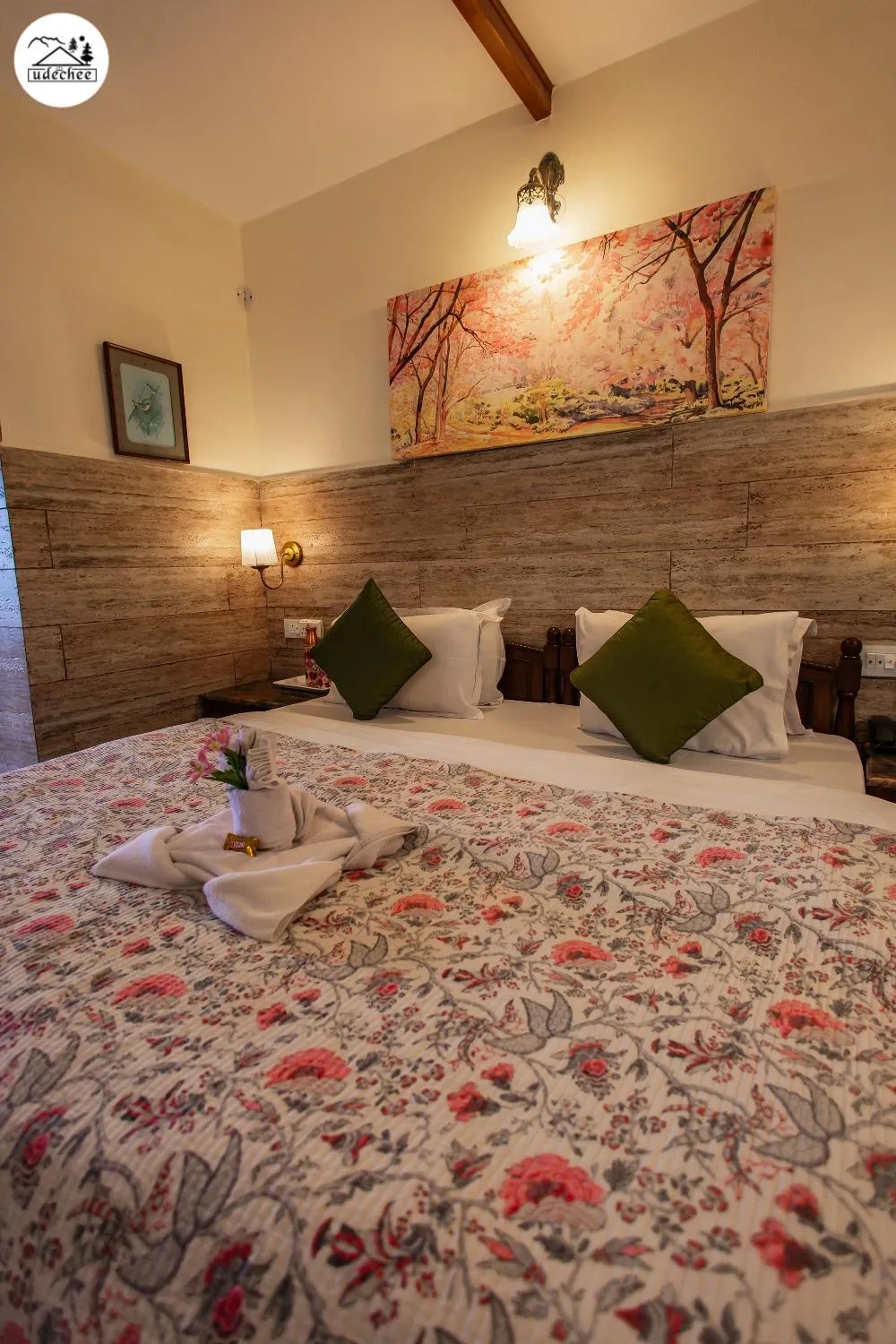 Bed in Hotel Udechee Huts, McLeod Ganj