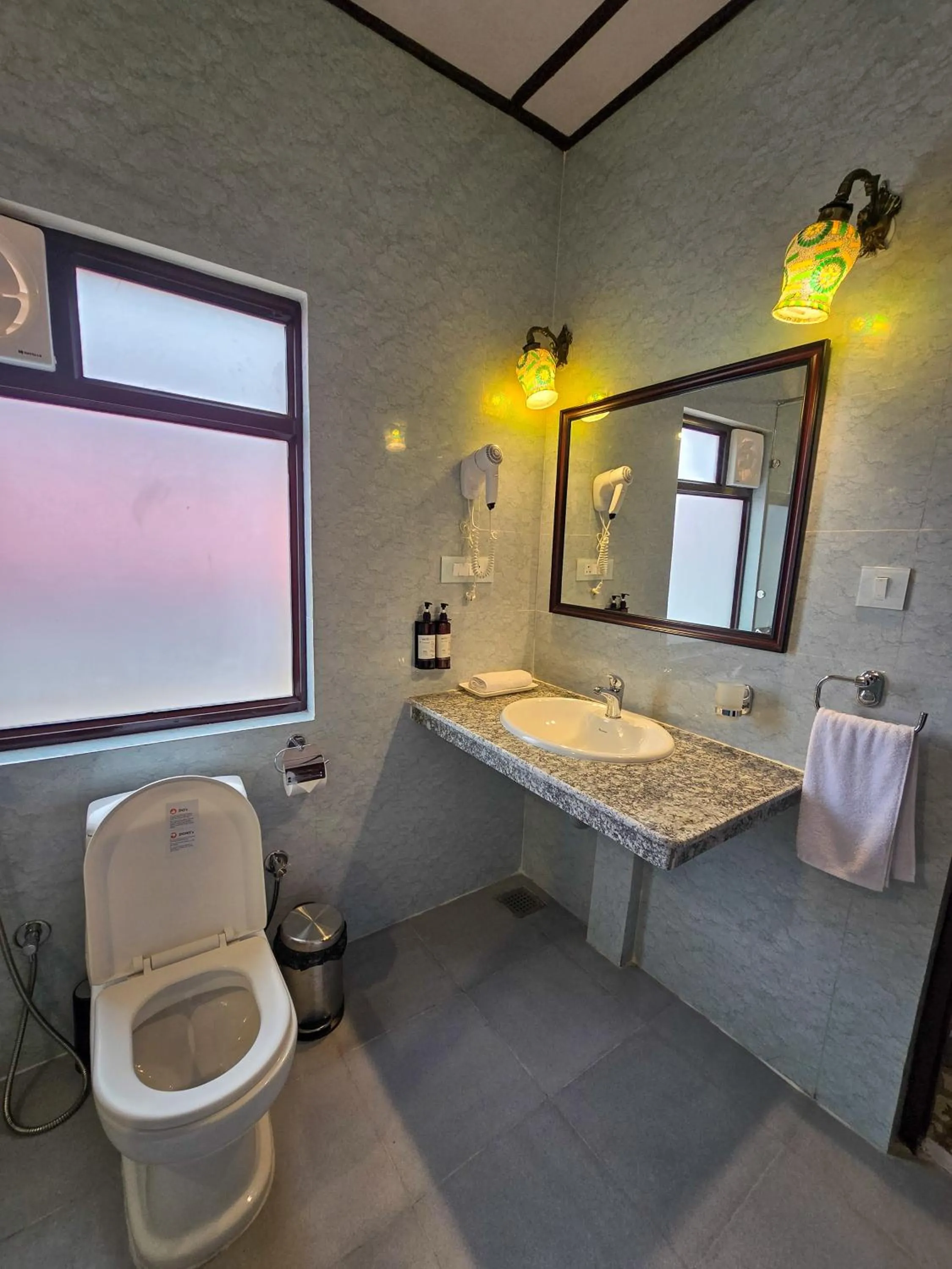 Bathroom in Hotel Udechee Huts, McLeod Ganj