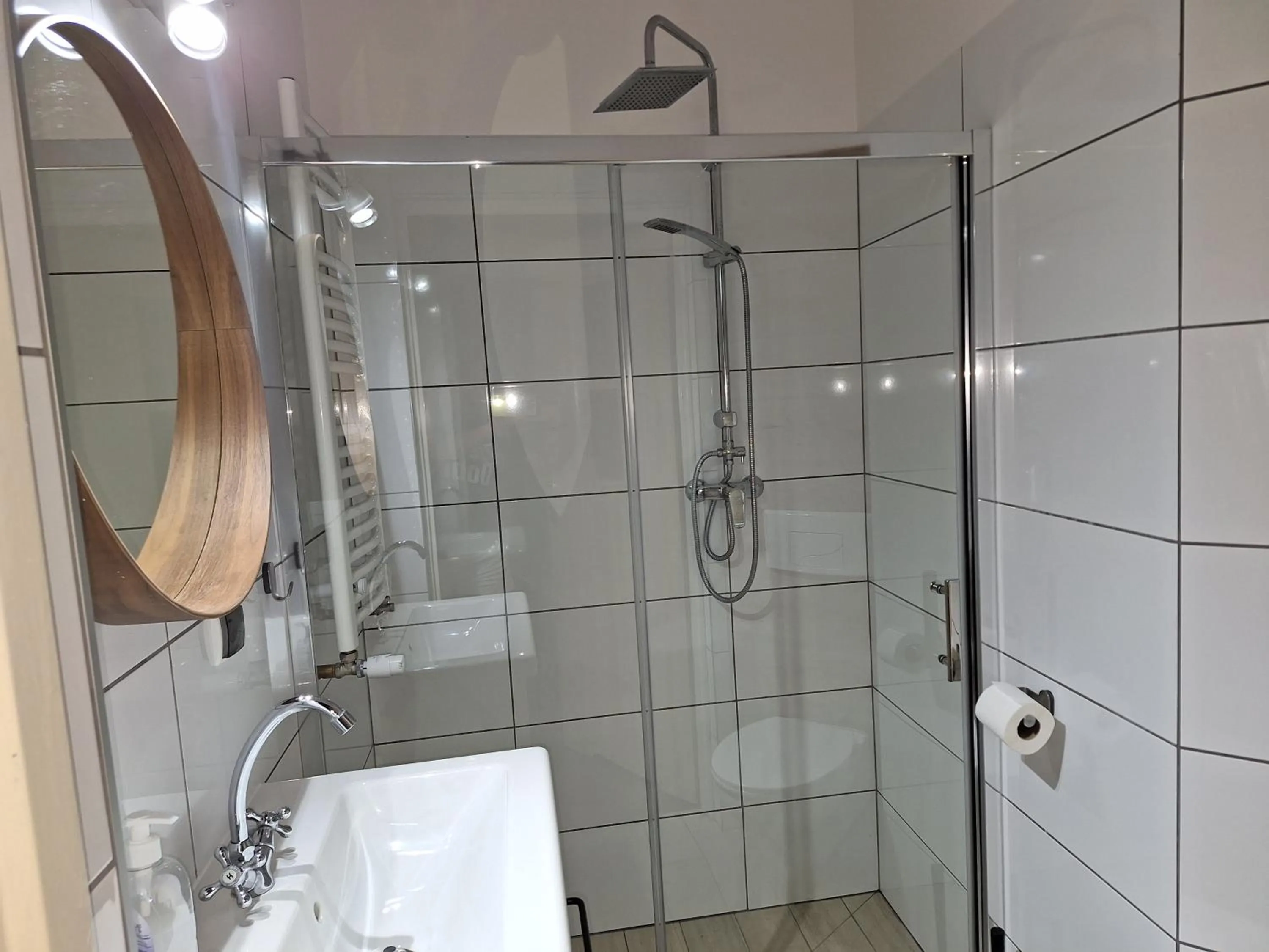 Shower in Omega Jantar