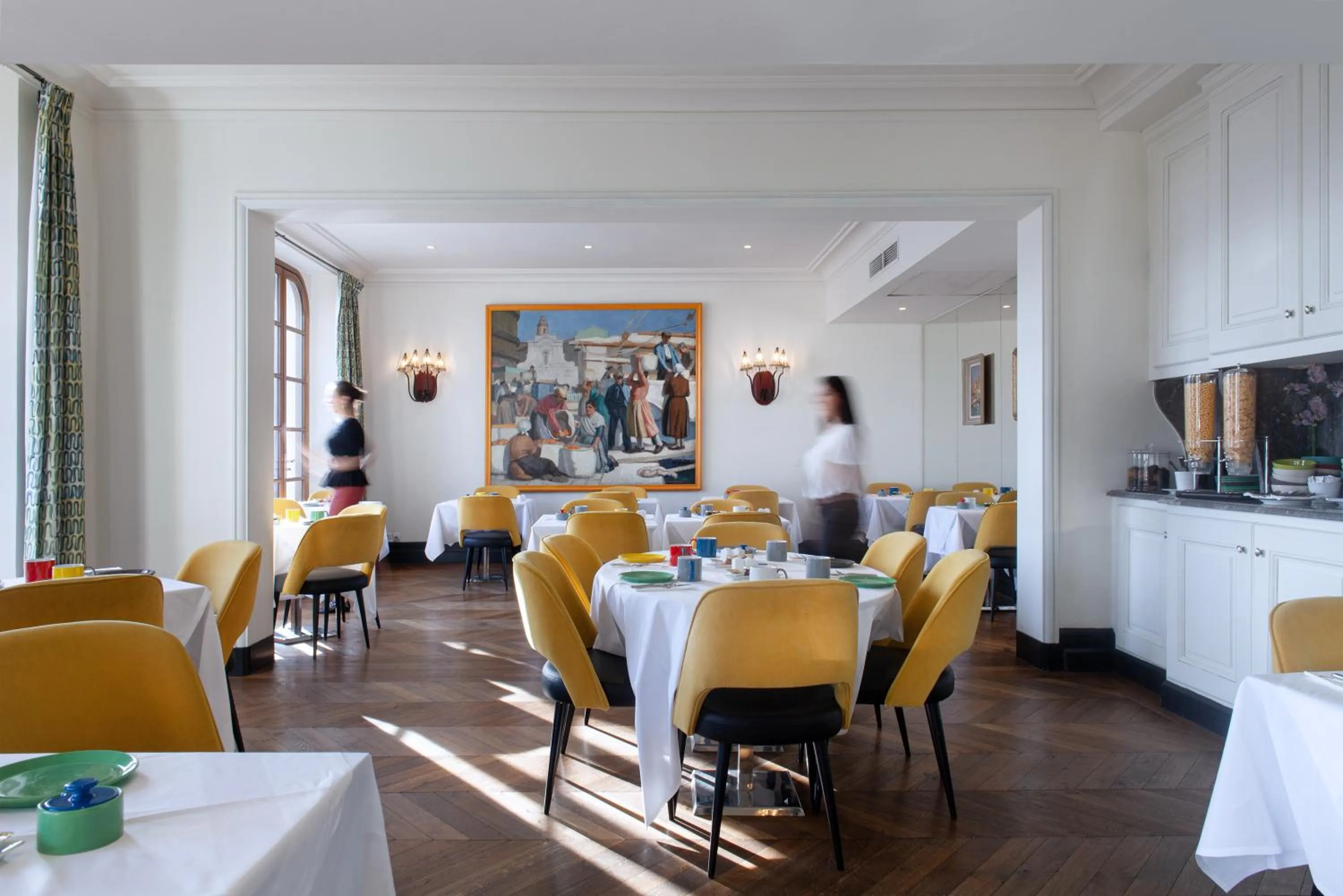 People in La Residence Du Vieux Port