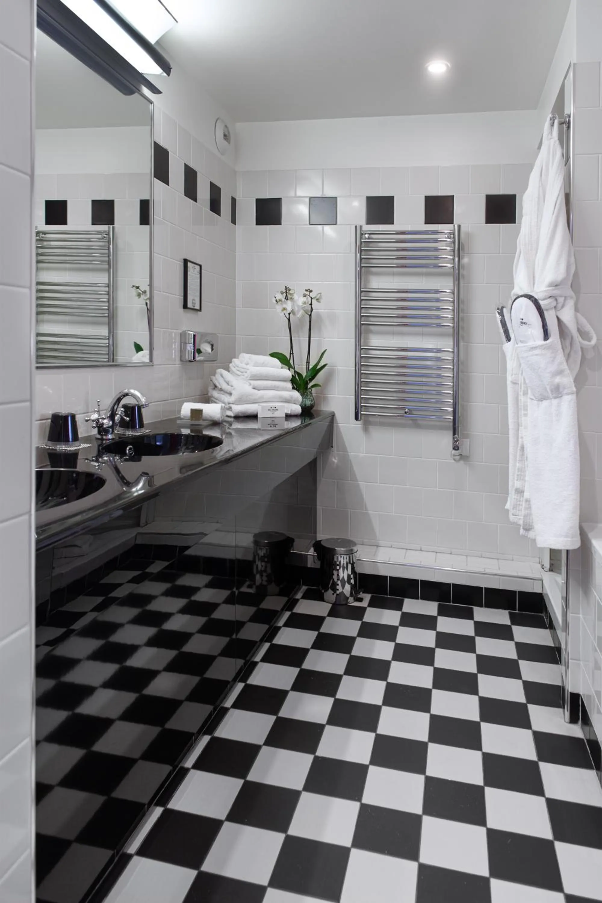 Shower in La Residence Du Vieux Port