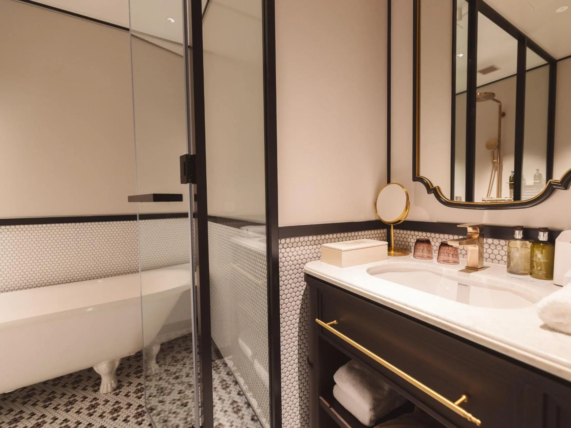 Bathroom in Mampei Hotel