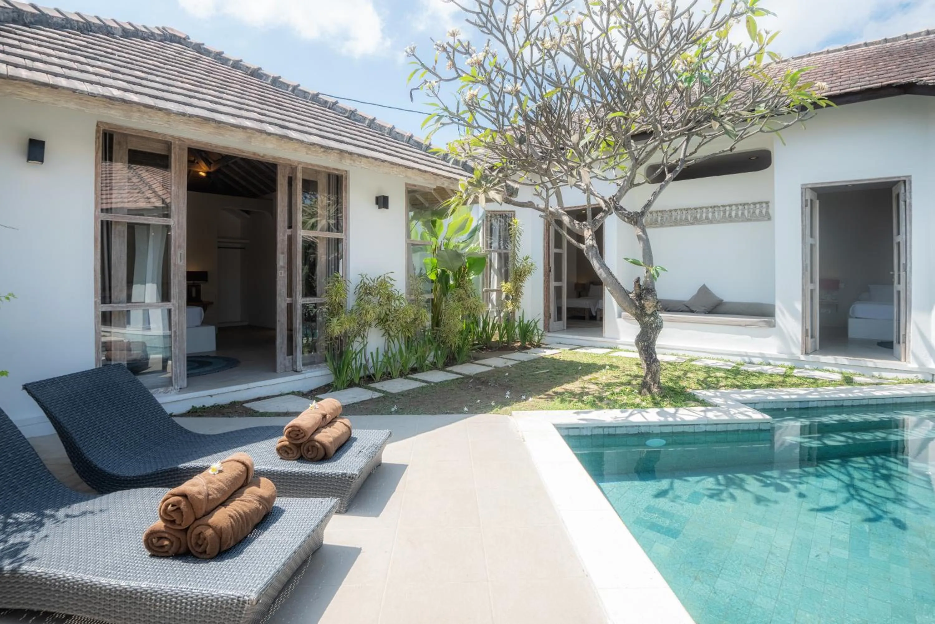 Property building in Villa Dipta