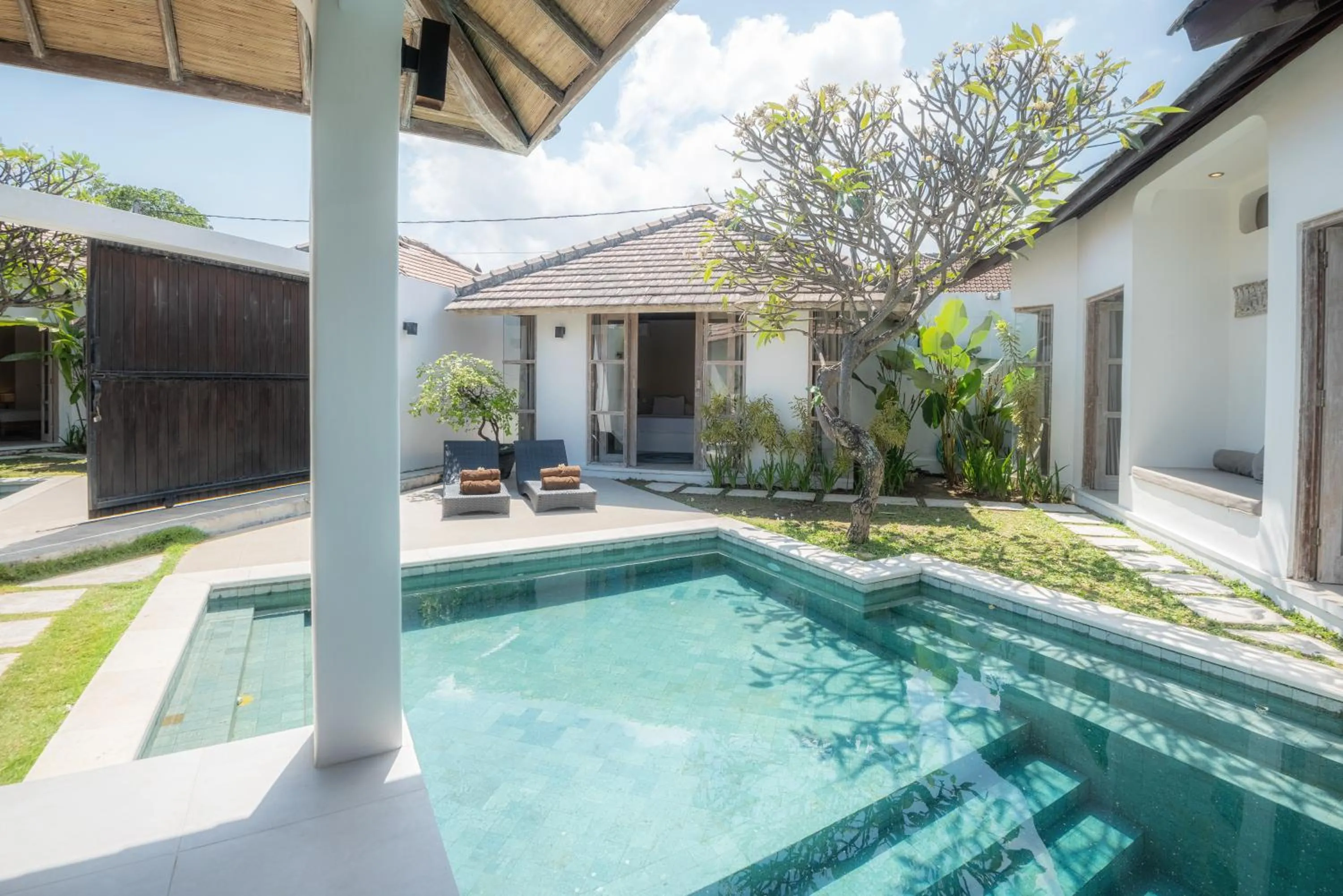 Property building in Villa Dipta