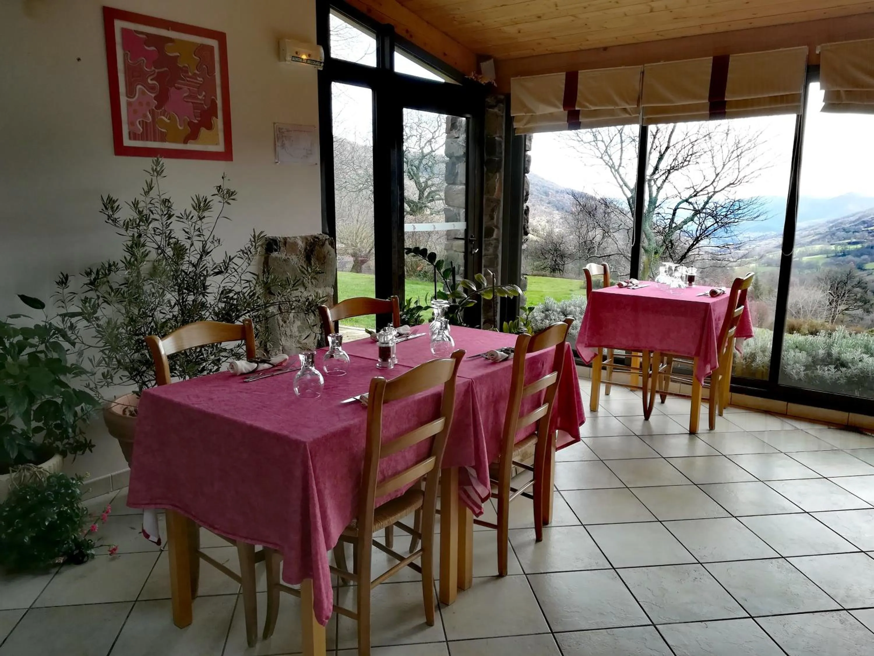 Restaurant/places to eat in Logis Hôtel-restaurant La Mère Biquette