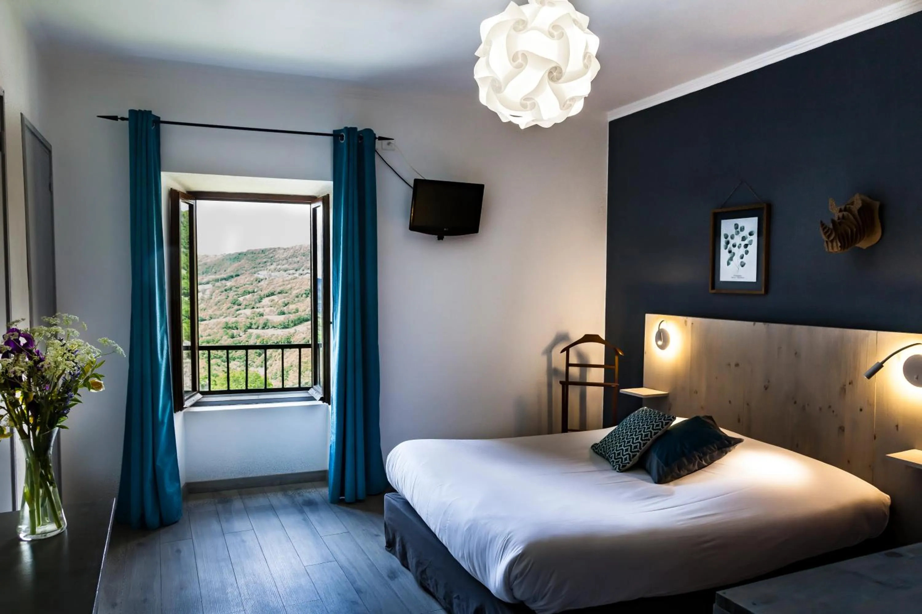 Photo of the whole room in Logis Hôtel-restaurant La Mère Biquette