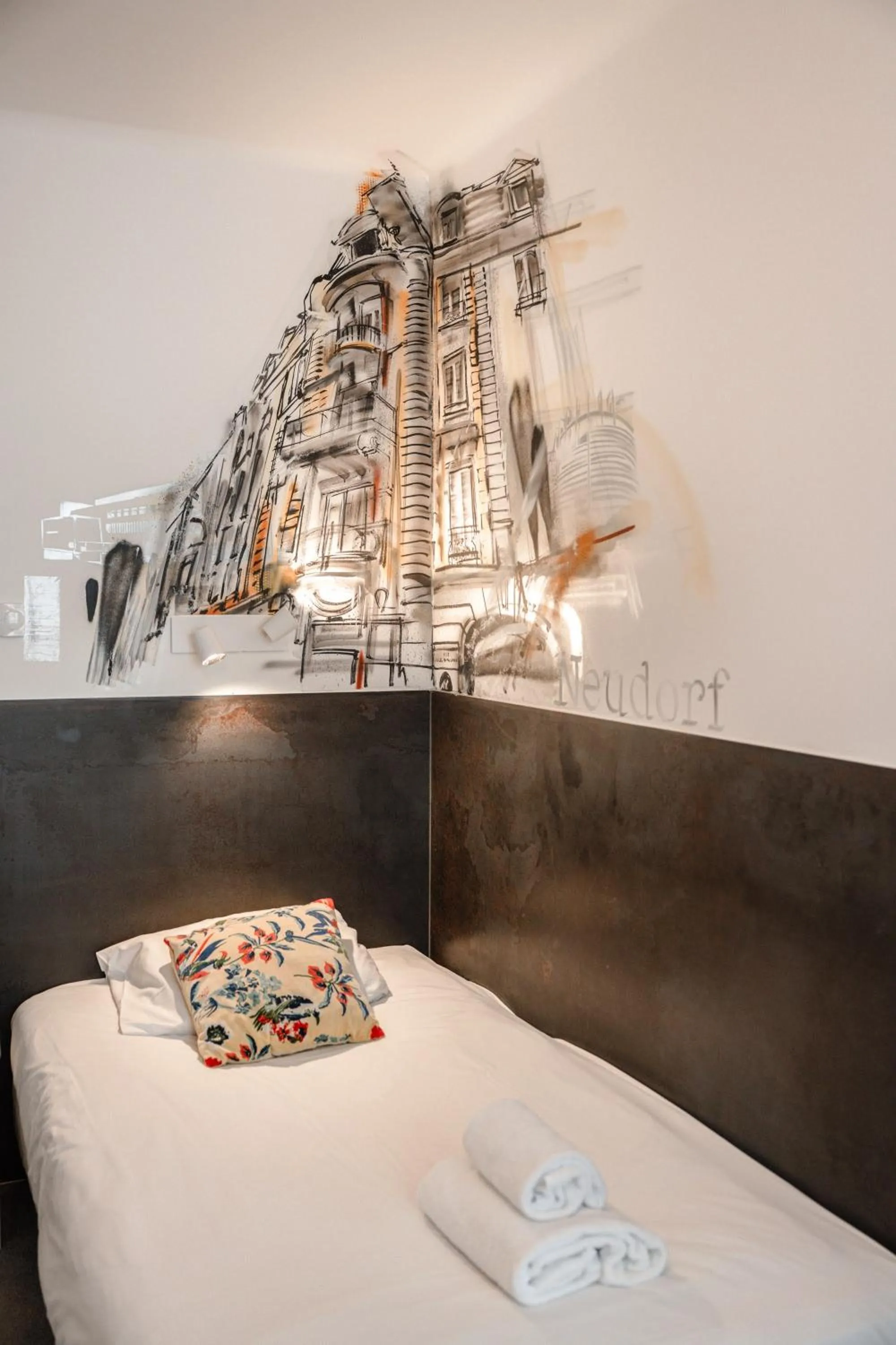 Bed in Hotel des Arts - Centre Cathédrale