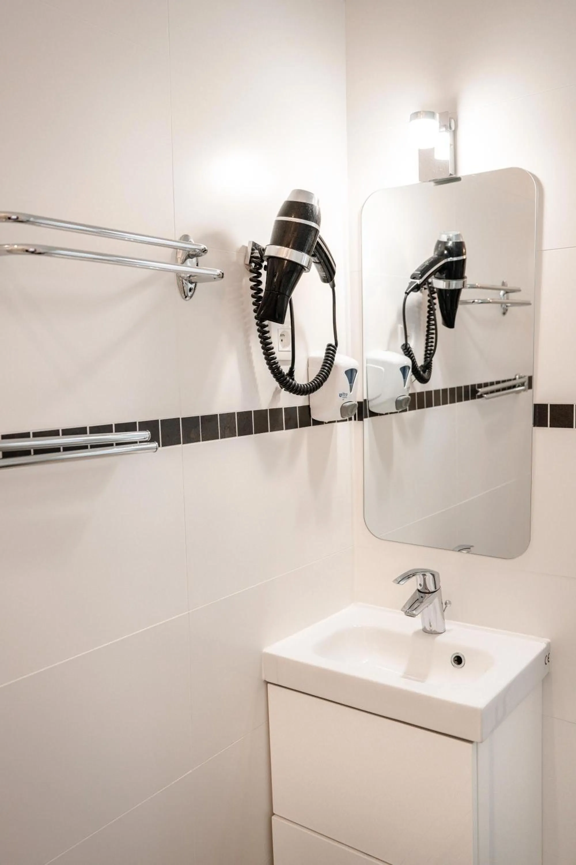 Bathroom in Hotel des Arts - Centre Cathédrale