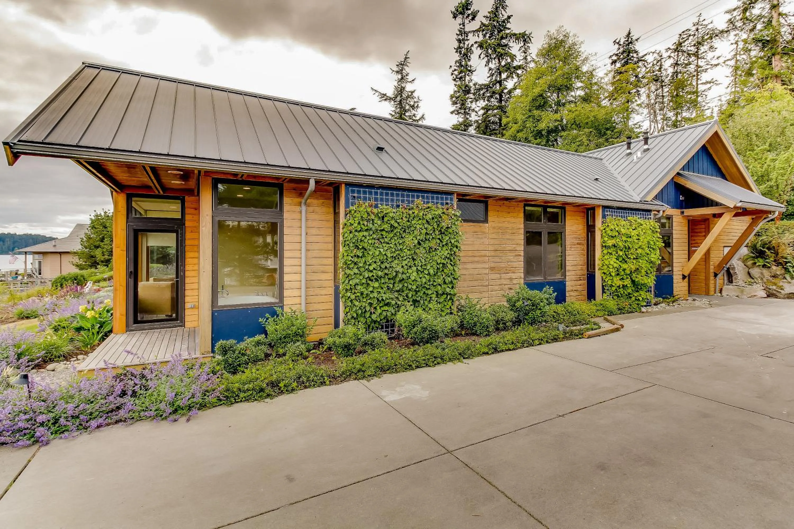 Fidalgo Island Waterfront Stunner