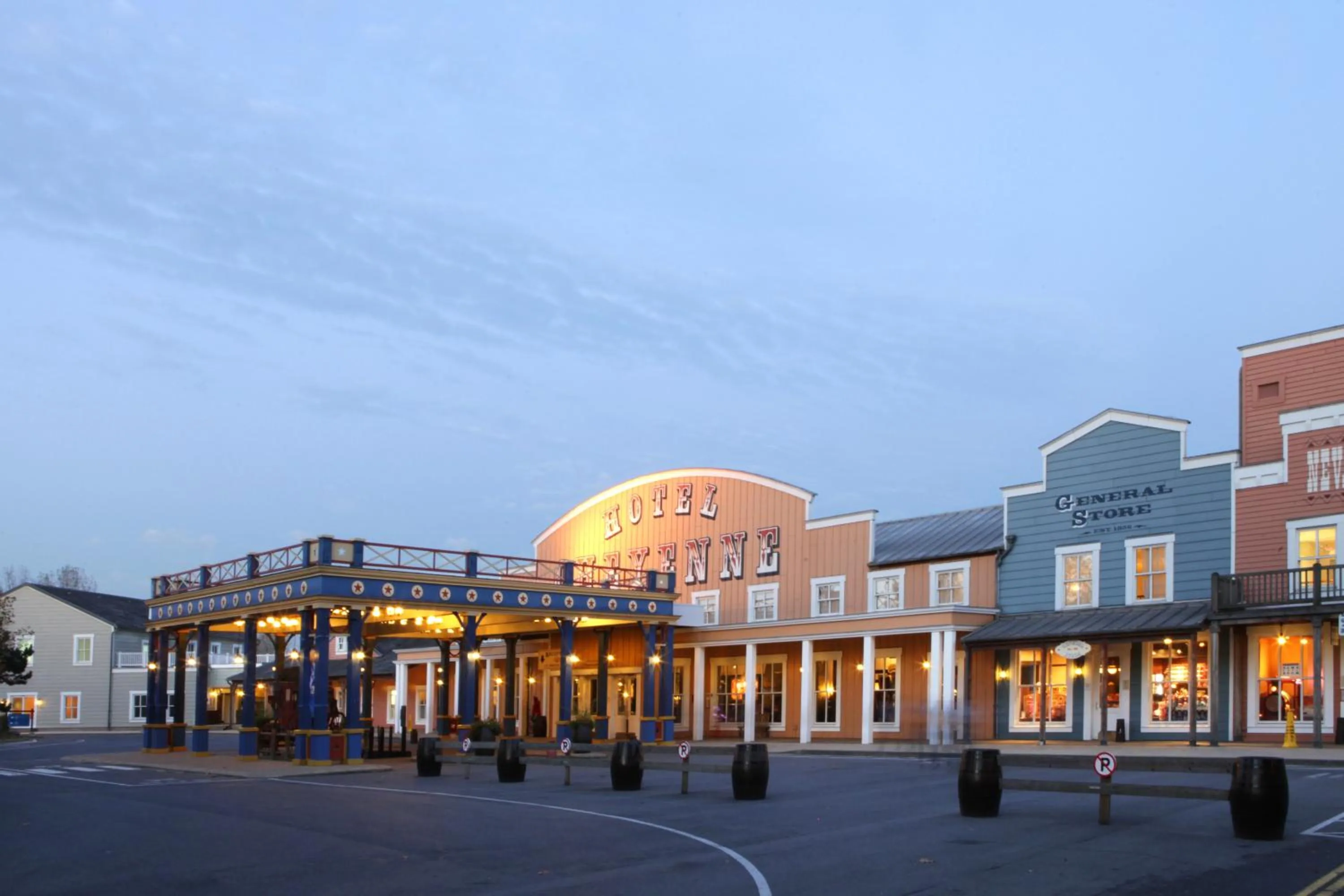 Facade/entrance in Disney Hotel Cheyenne