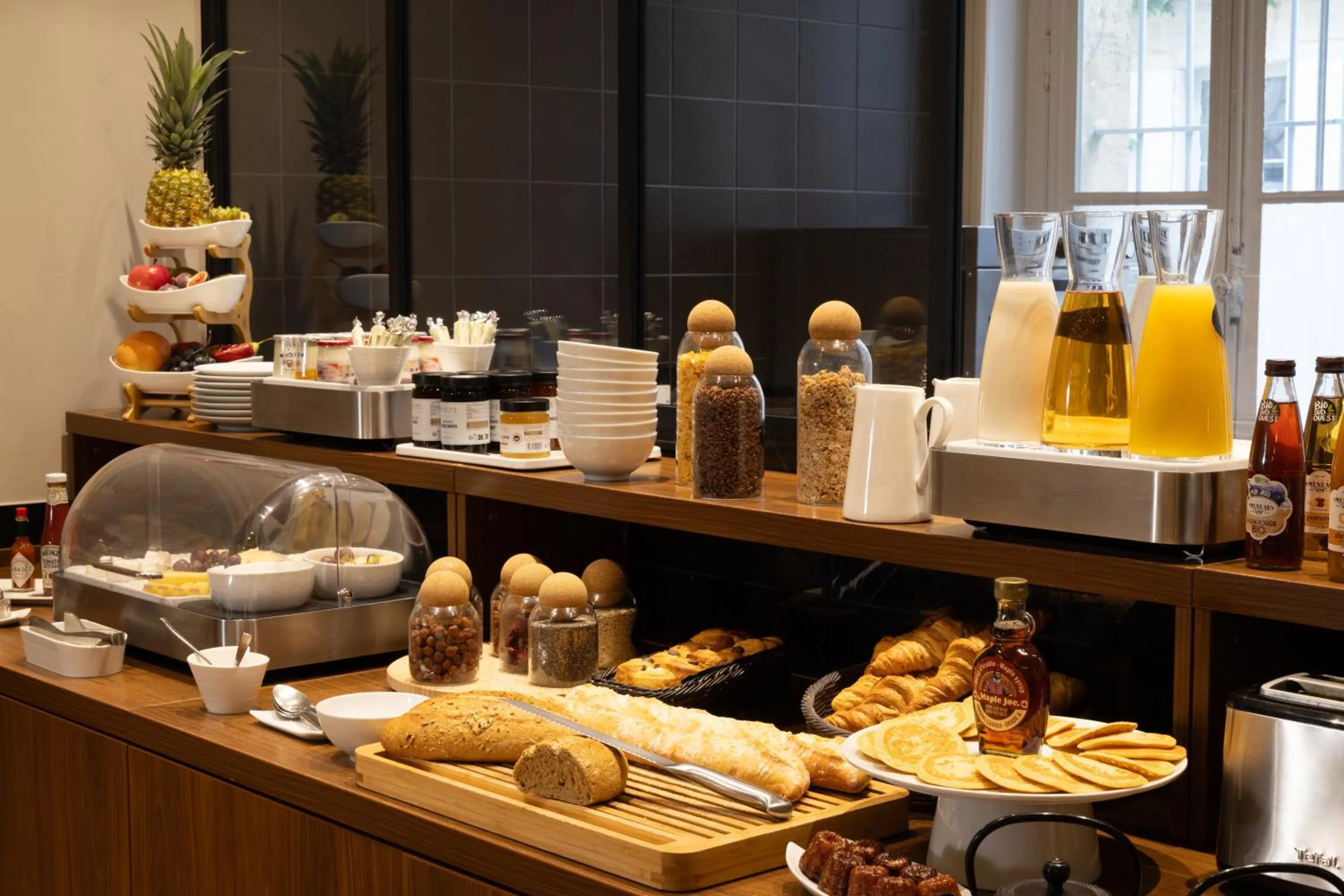 Food and drinks in Hôtel La Maison Bord'eaux