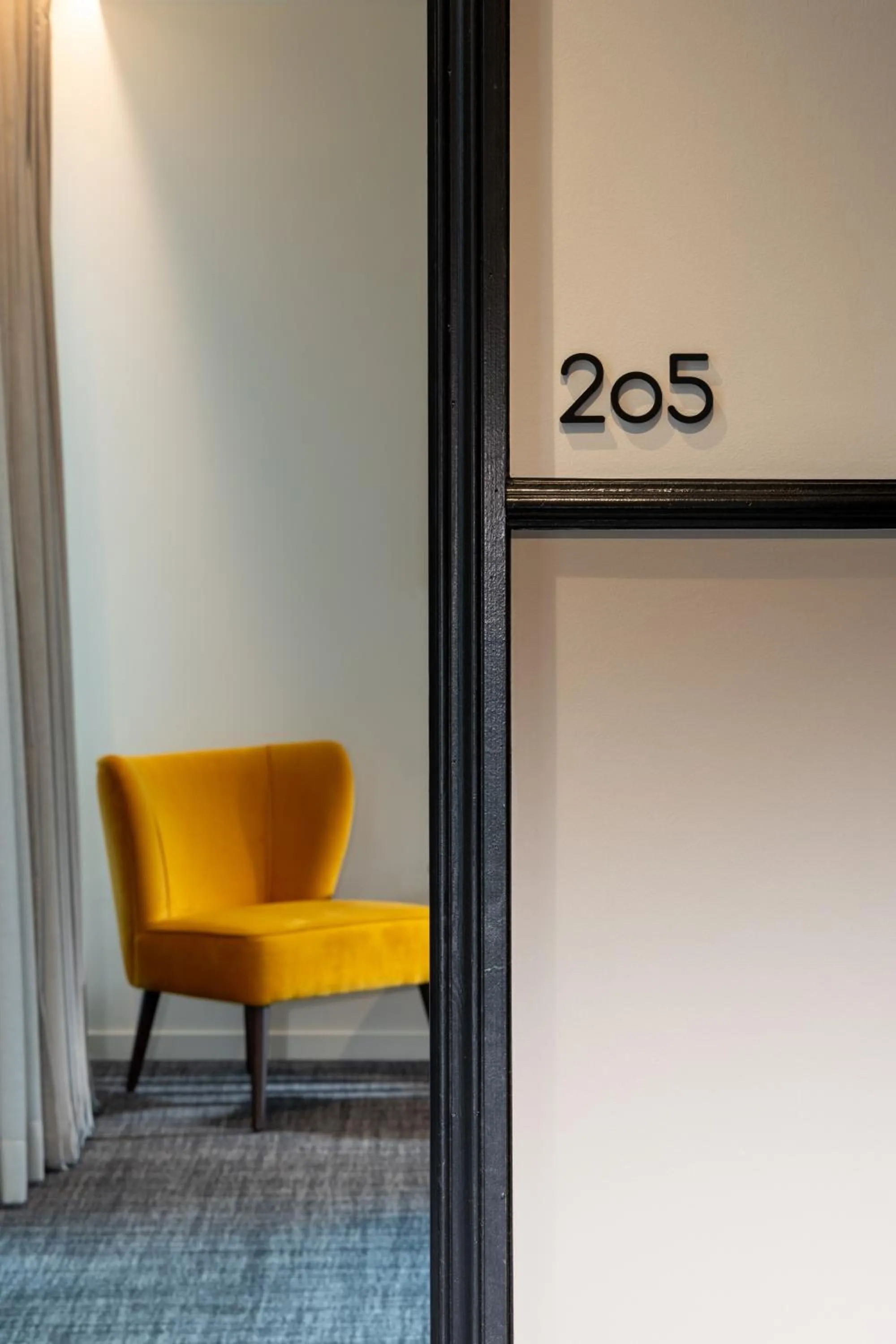 Bedroom in Hôtel La Maison Bord'eaux