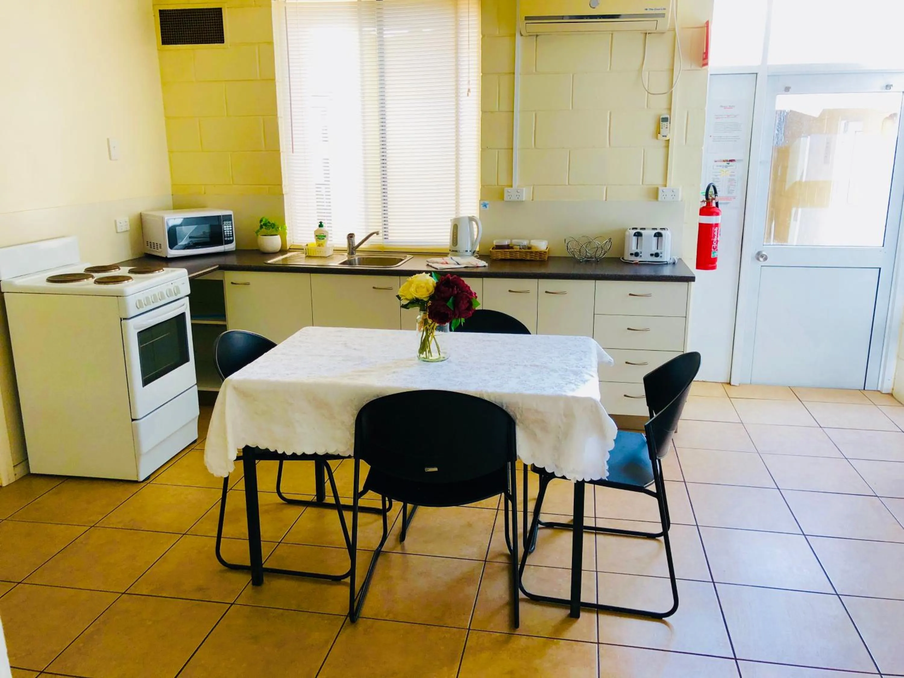 Kitchen or kitchenette in Accommodation @ Isa