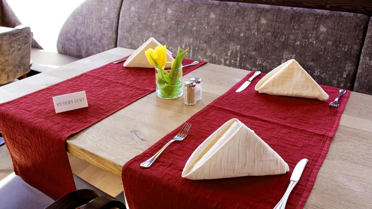 Restaurant/places to eat in Hotel Gasthof Adler