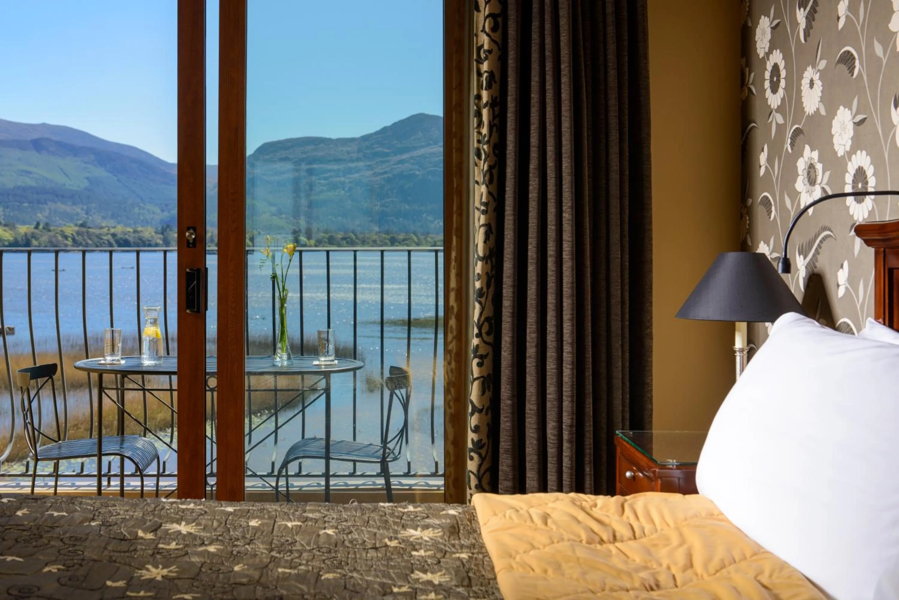 Balcony/Terrace, Bed in The Lake Hotel
