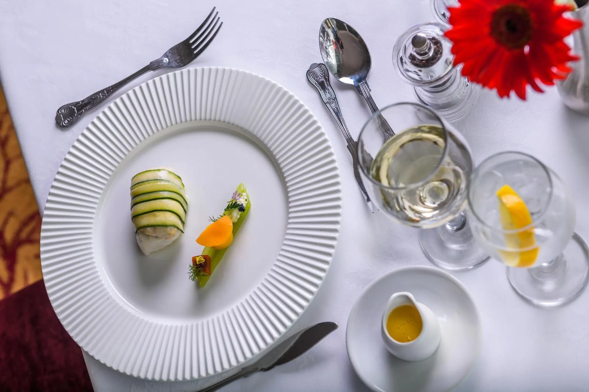 Restaurant/places to eat in The Lake Hotel