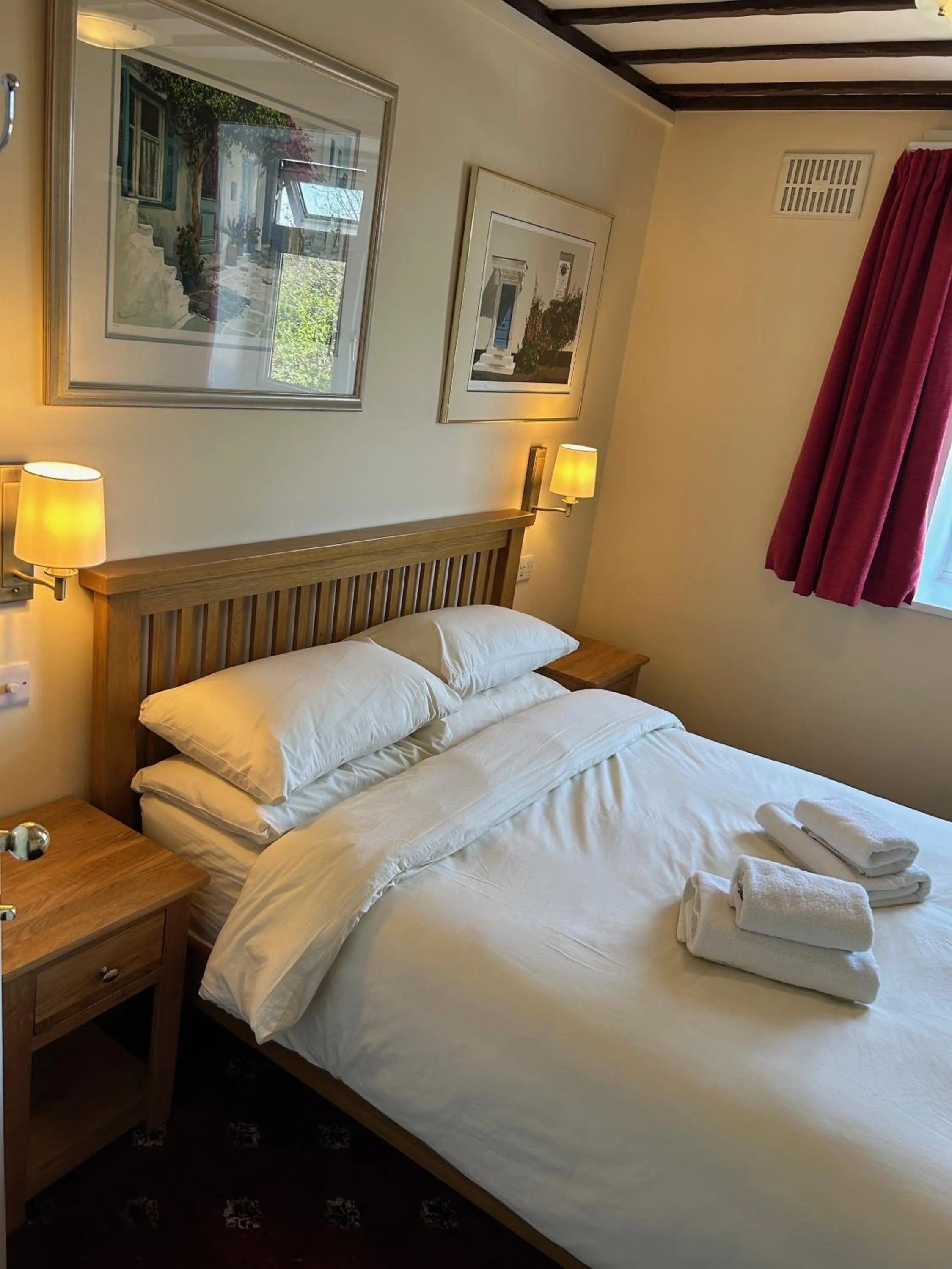 Bed in Oakwood Bed and Breakfast Heathrow