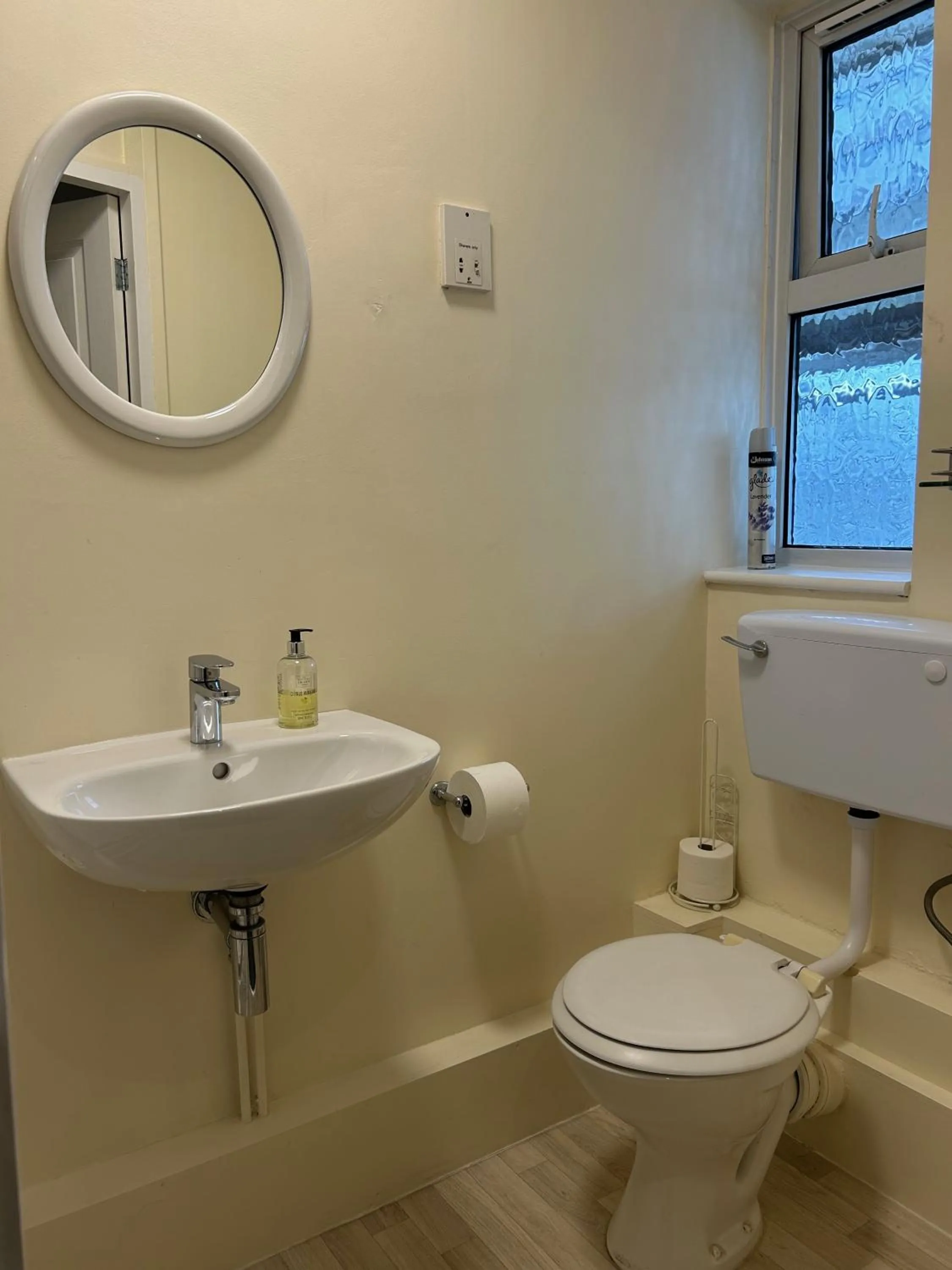 Bathroom in Oakwood Bed and Breakfast Heathrow