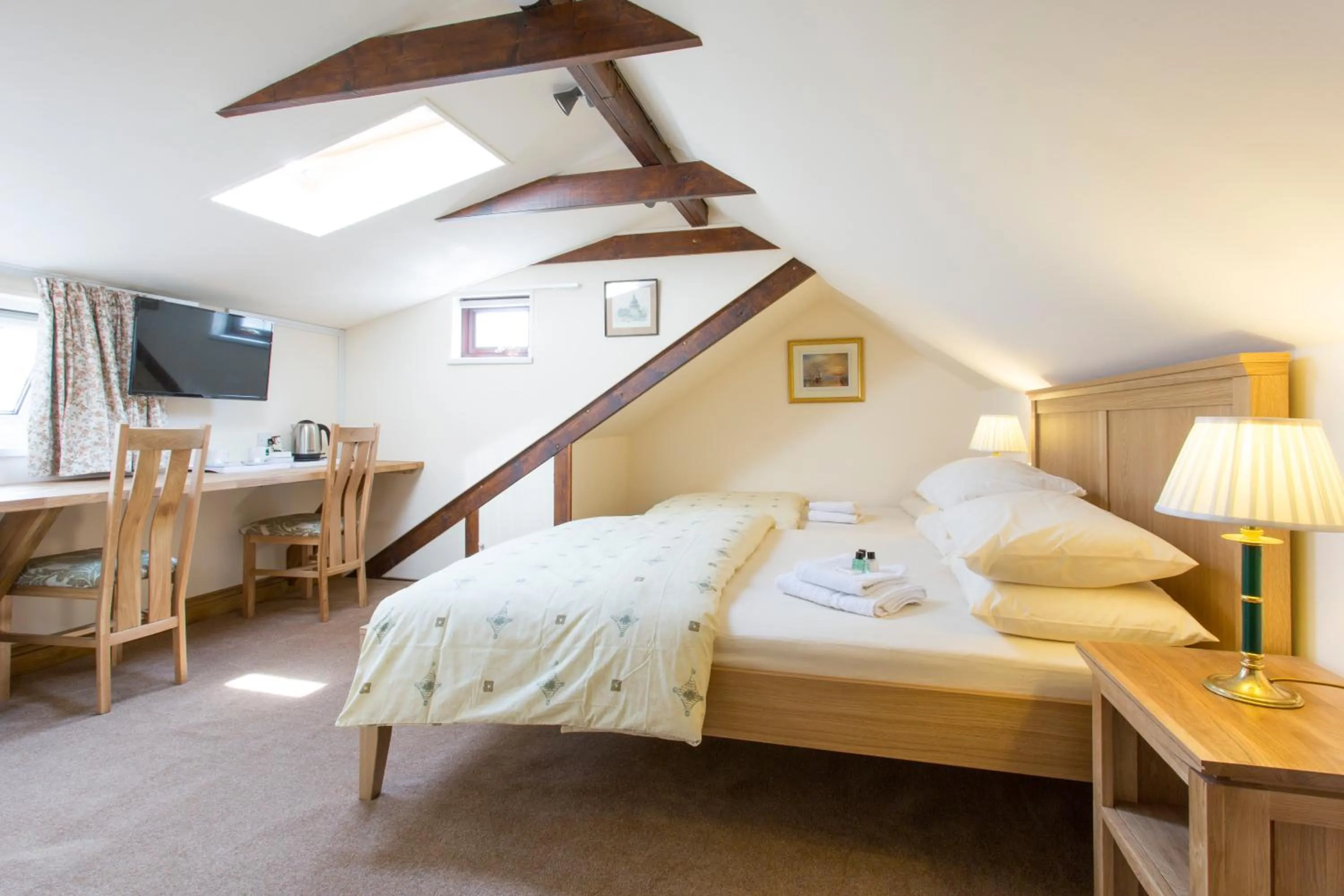 TV and multimedia, Bed in Oakwood Bed and Breakfast Heathrow