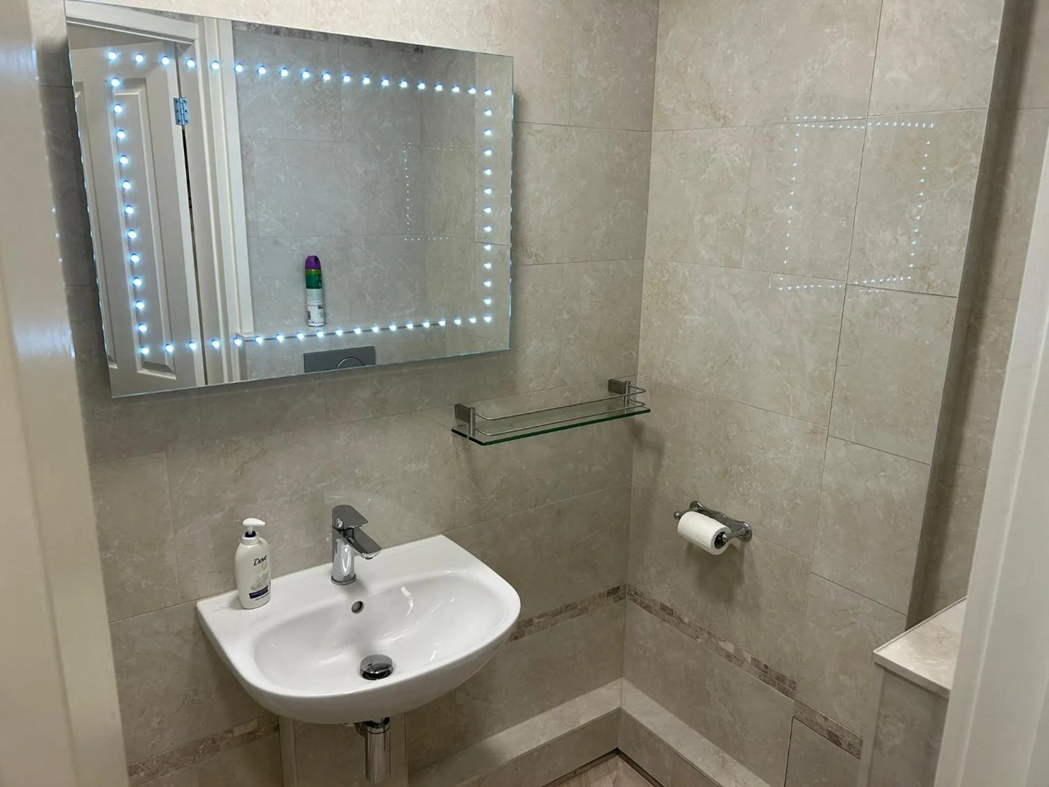 Bathroom in Oakwood Bed and Breakfast Heathrow