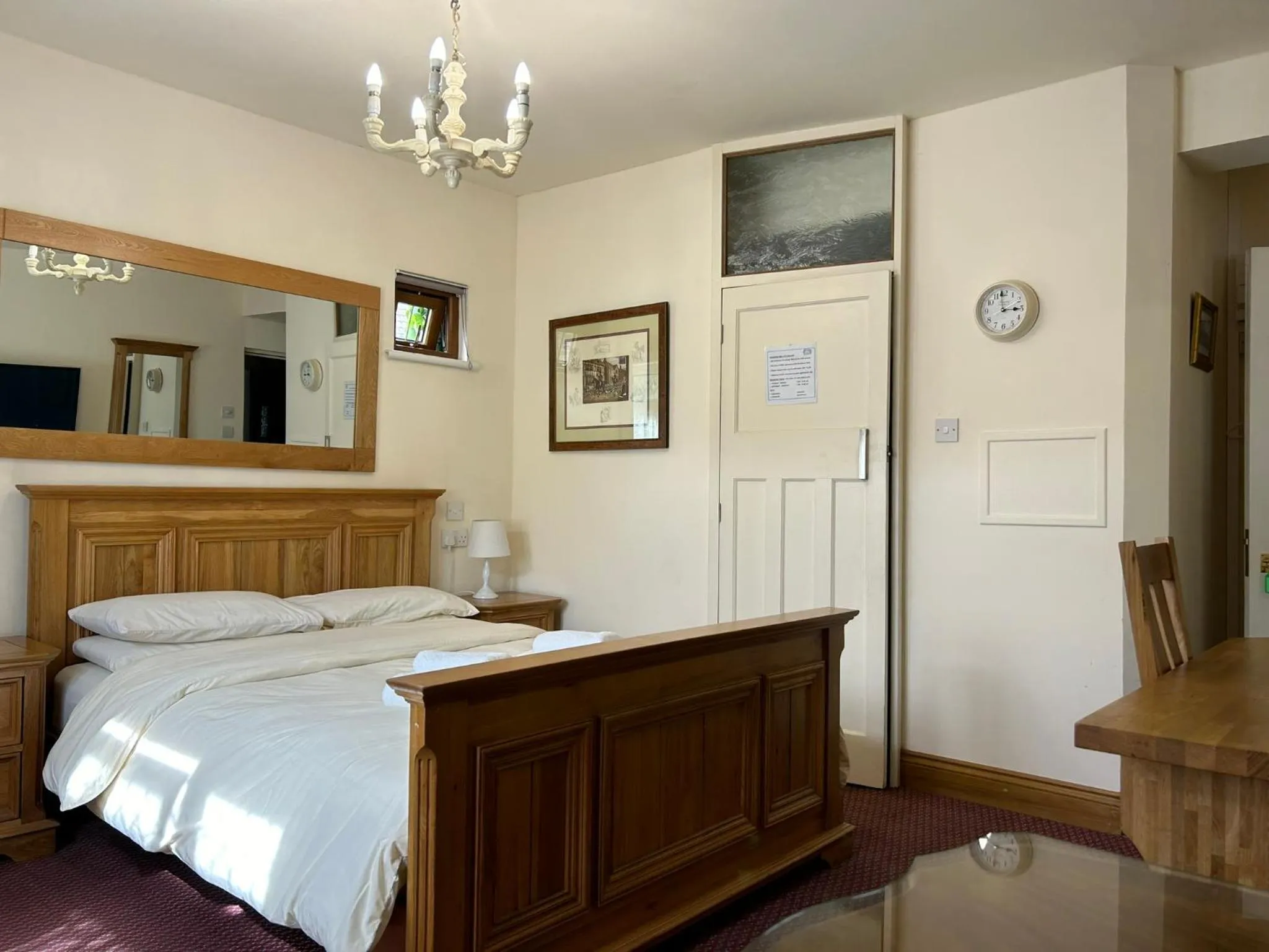 Bed in Oakwood Bed and Breakfast Heathrow