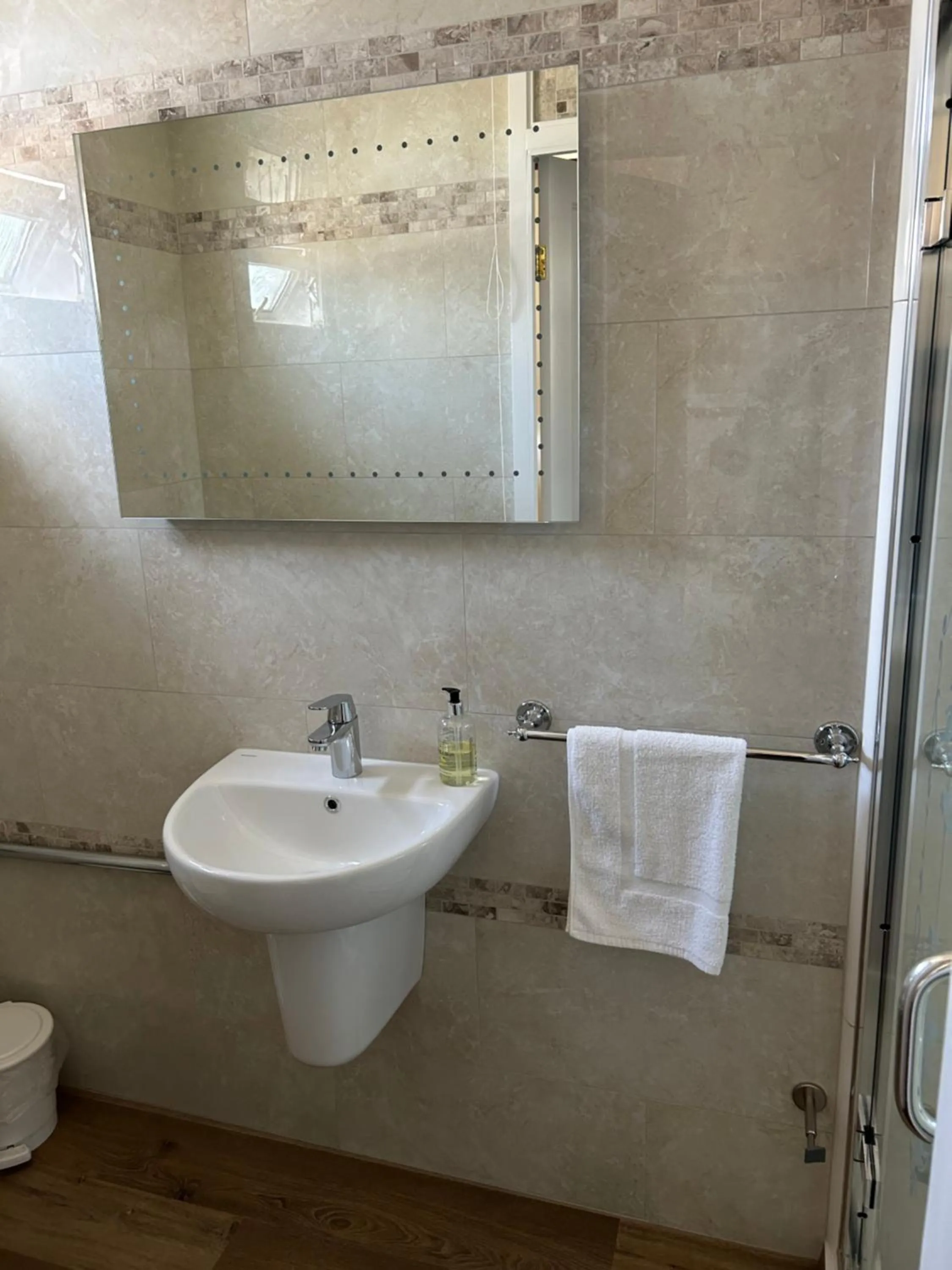 Bathroom in Oakwood Bed and Breakfast Heathrow